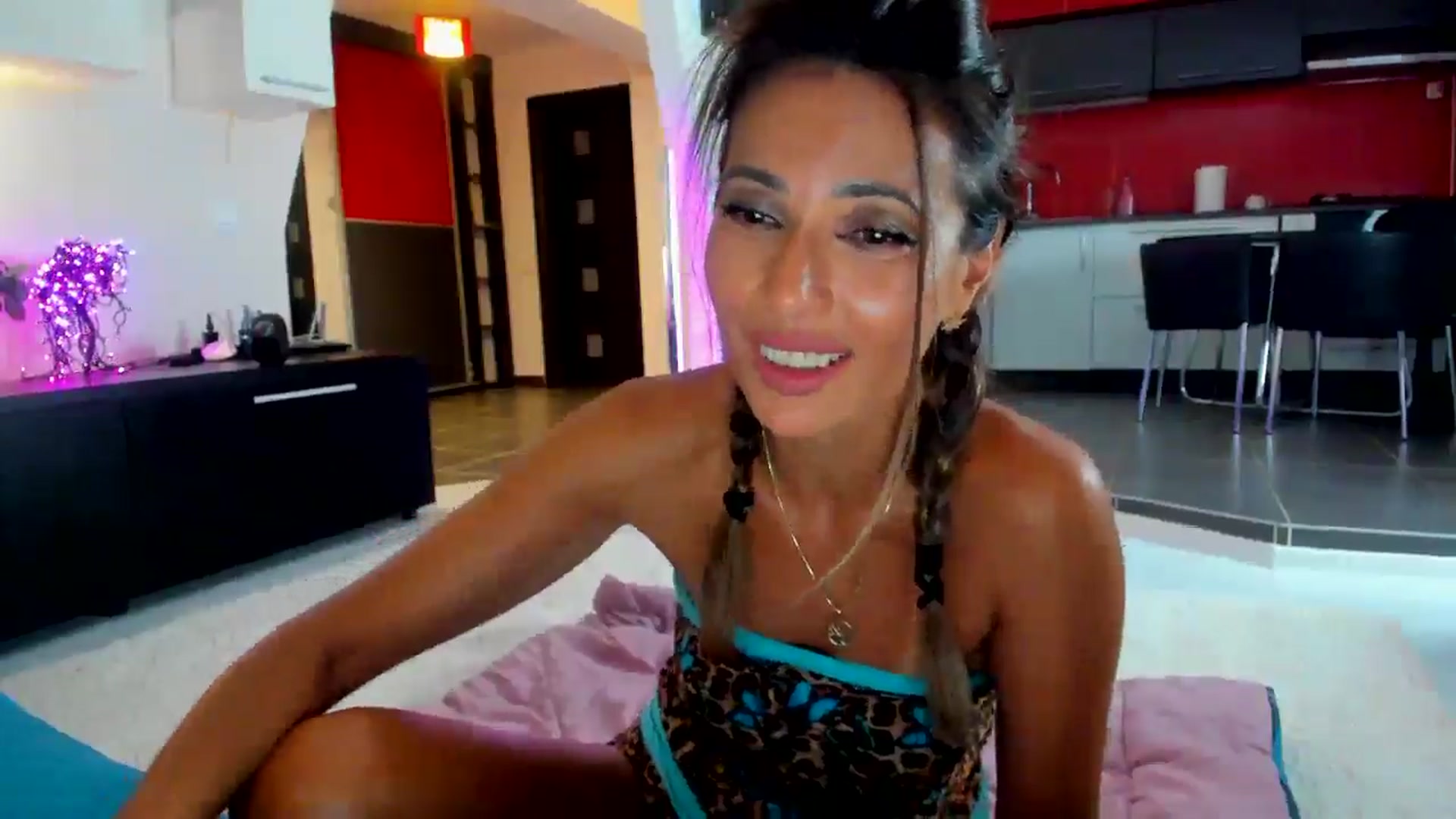Gallery image thumbnail from SmileyTinaa's myfreecams stream on, 08/29/2025, 24:01 image 8 of 20