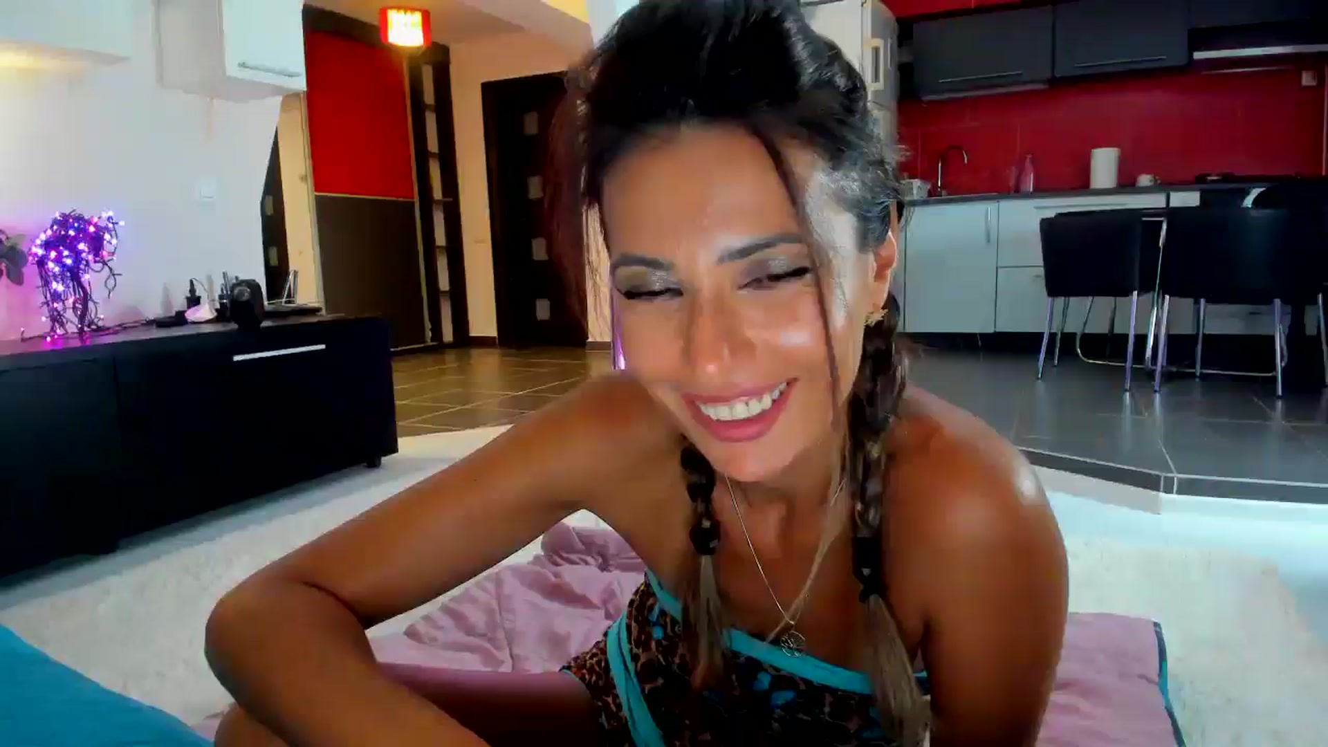 Gallery image thumbnail from SmileyTinaa's myfreecams stream on, 08/29/2025, 24:01 image 9 of 20