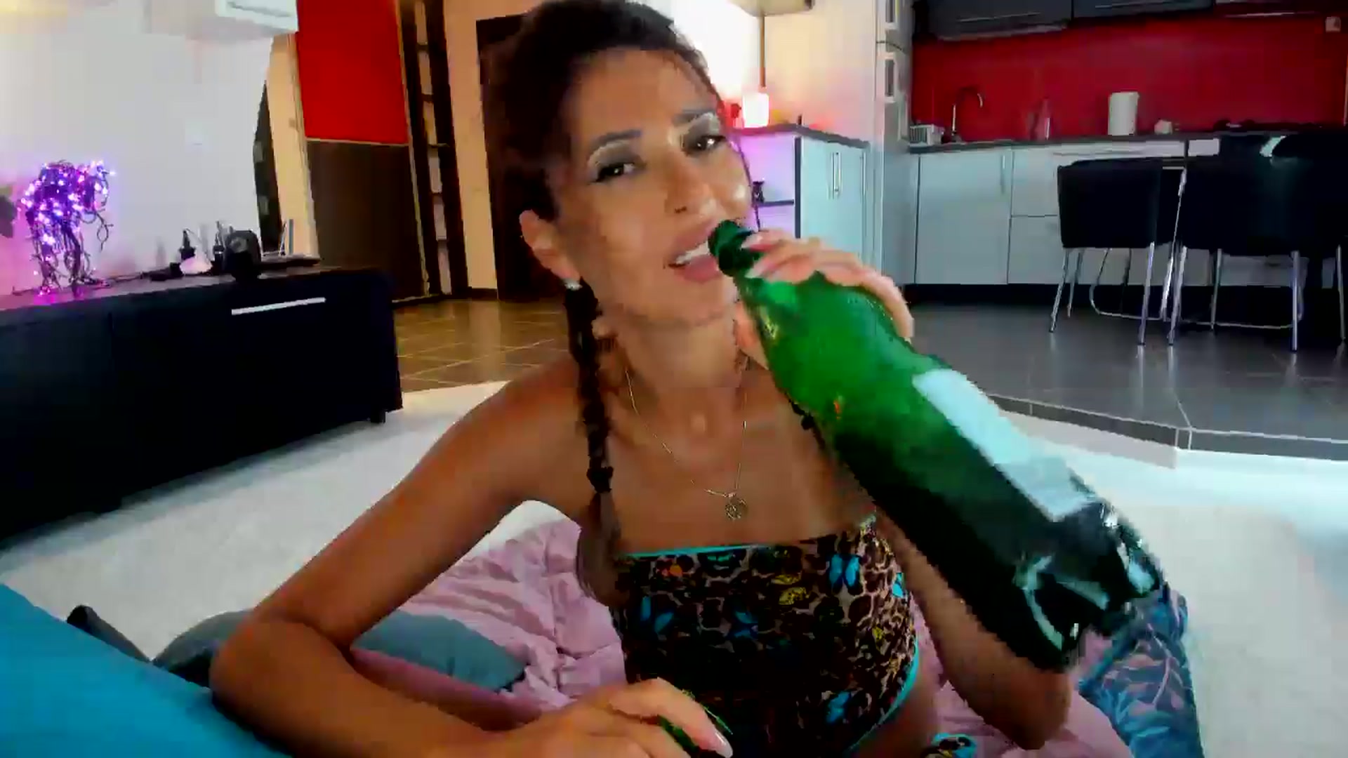 Gallery image thumbnail from SmileyTinaa's myfreecams stream on, 08/29/2025, 01:04 image 12 of 20