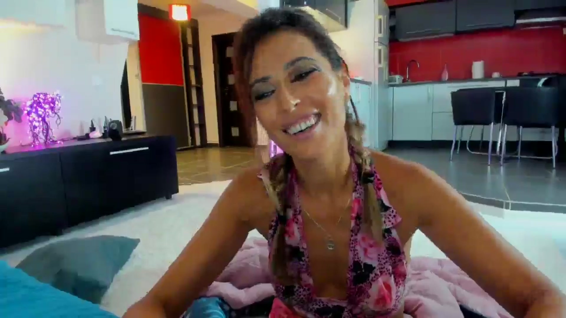 Gallery image thumbnail from SmileyTinaa's myfreecams stream on, 08/30/2025, 24:48 image 12 of 20