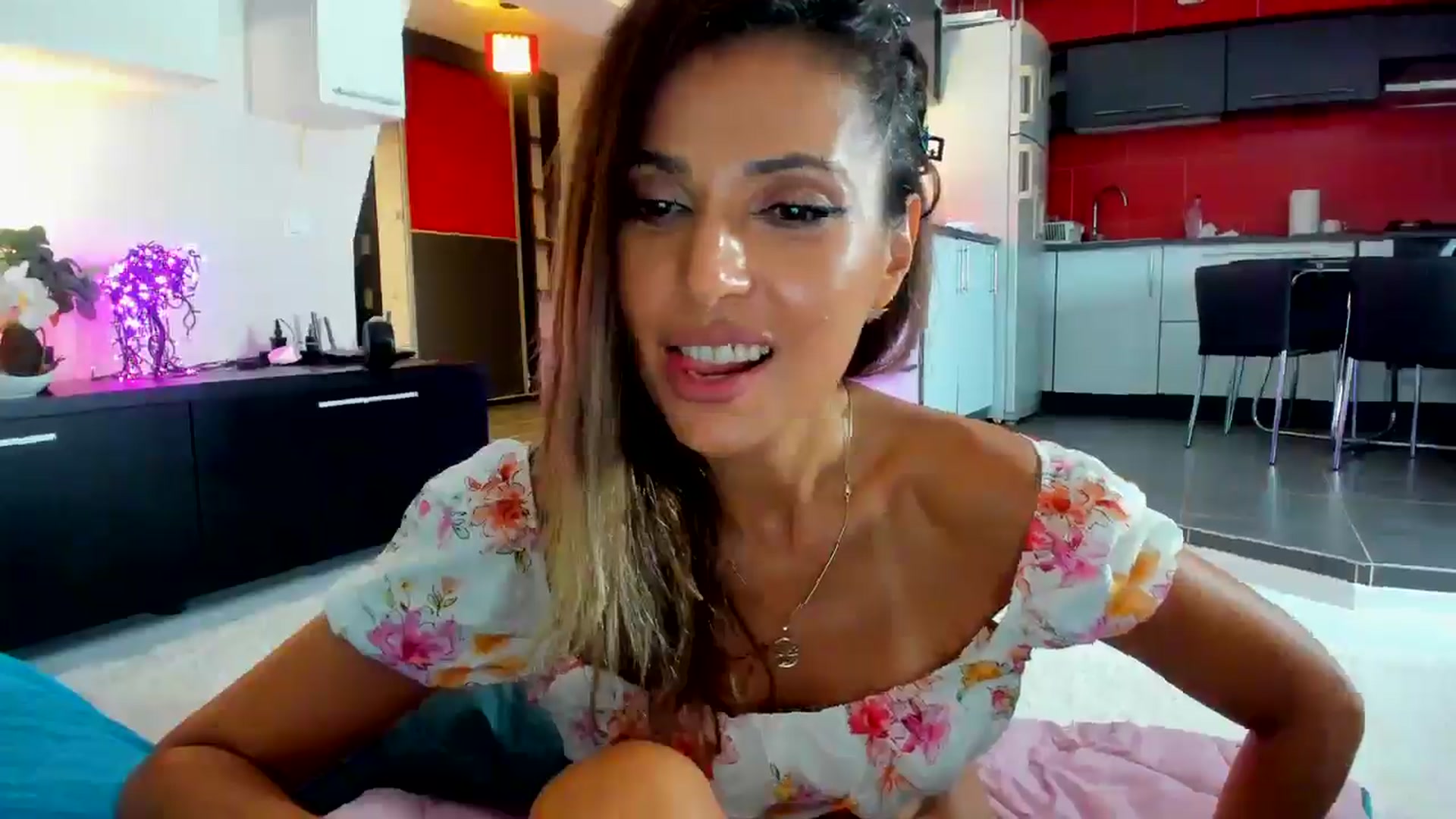Gallery image thumbnail from SmileyTinaa's myfreecams stream on, 09/12/2025, 24:44 image 7 of 20