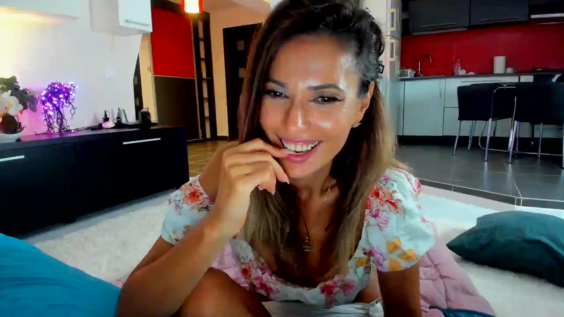 Gallery image thumbnail from SmileyTinaa's myfreecams stream on, 09/12/2025, 02:18 image 11 of 20