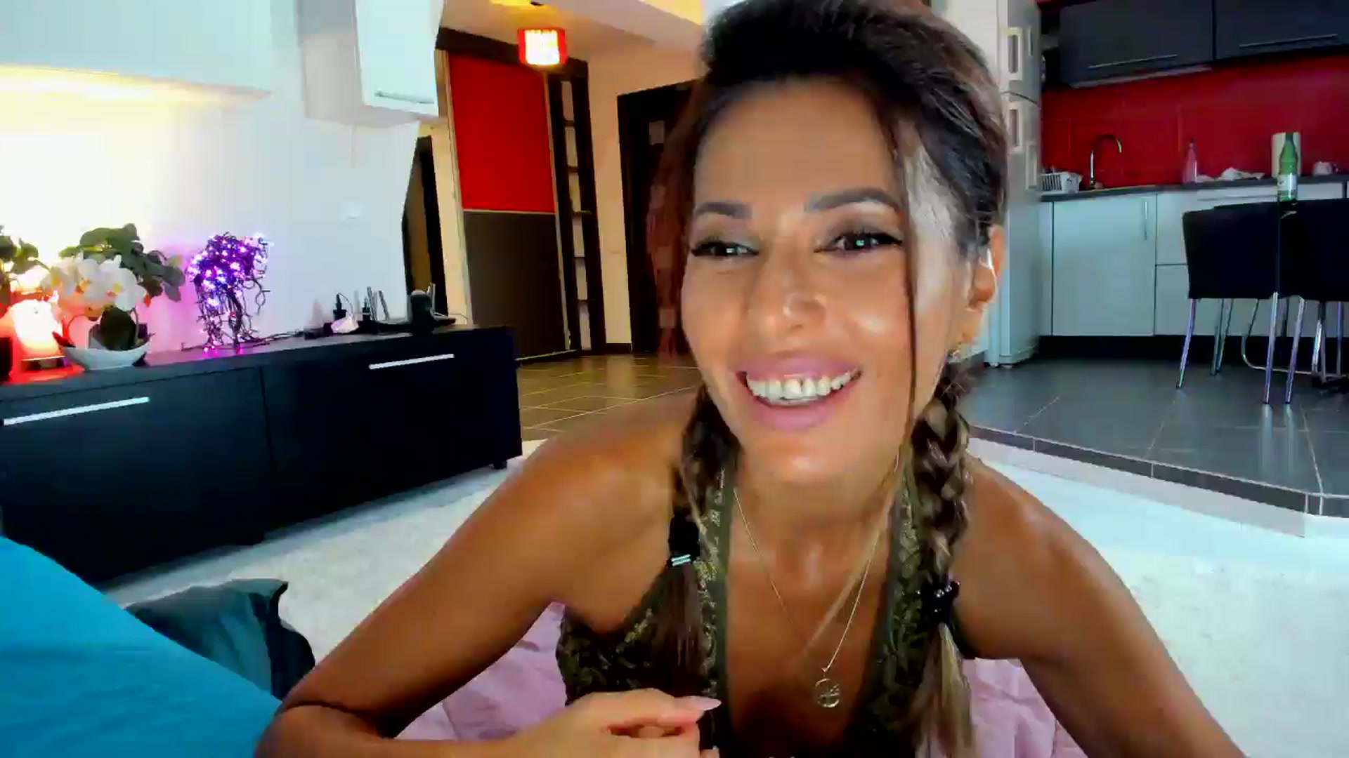 Gallery image thumbnail from SmileyTinaa's myfreecams stream on, 09/13/2025, 24:02 image 1 of 20