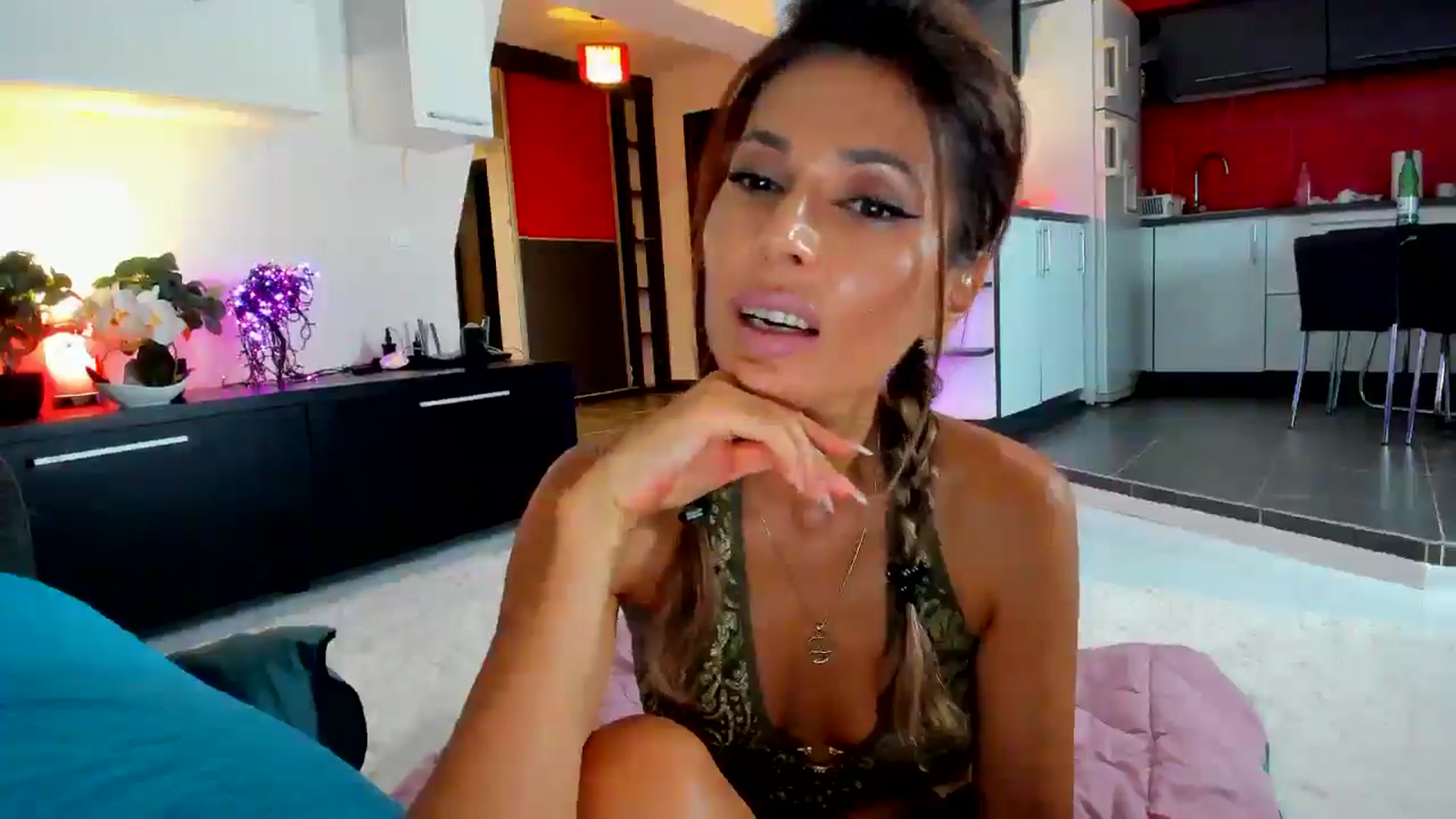Gallery image thumbnail from SmileyTinaa's myfreecams stream on, 09/13/2025, 24:02 image 2 of 20