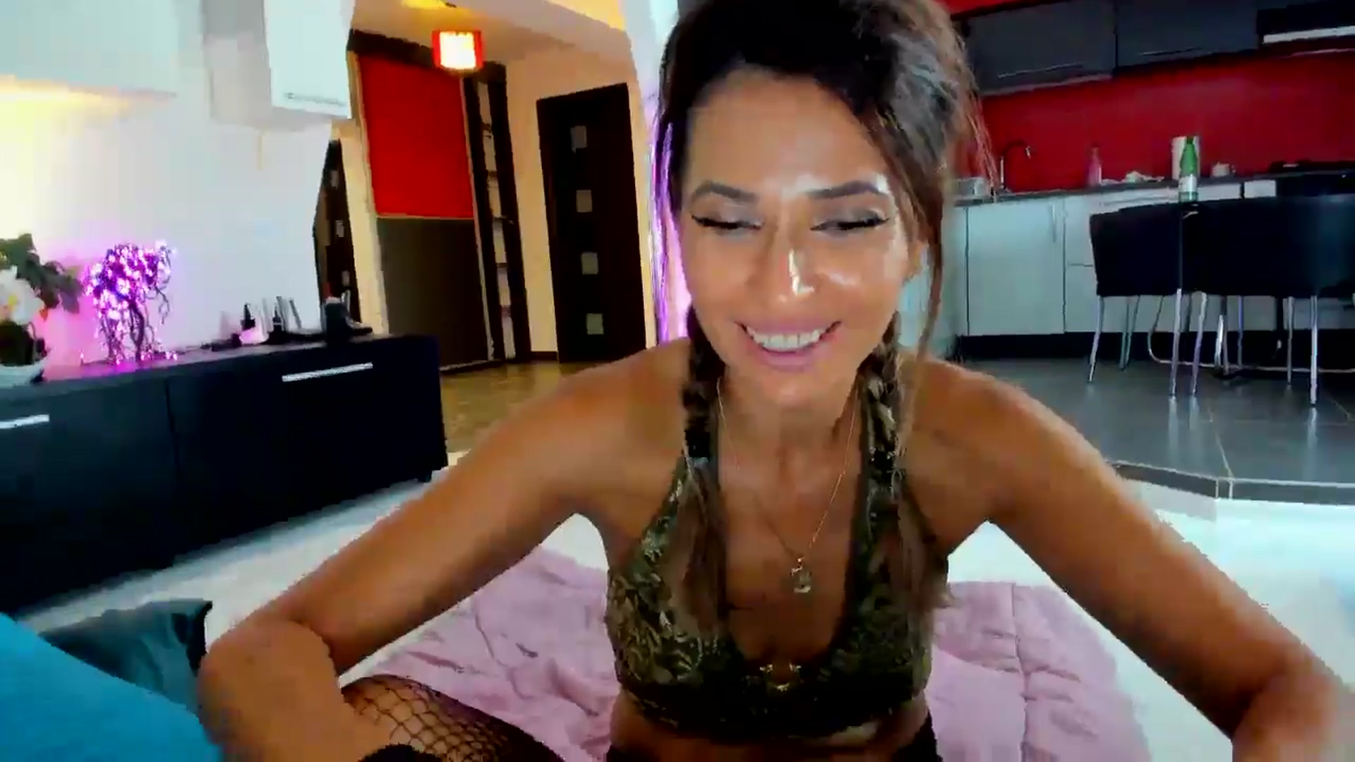 Gallery image thumbnail from SmileyTinaa's myfreecams stream on, 09/13/2025, 24:02 image 10 of 20