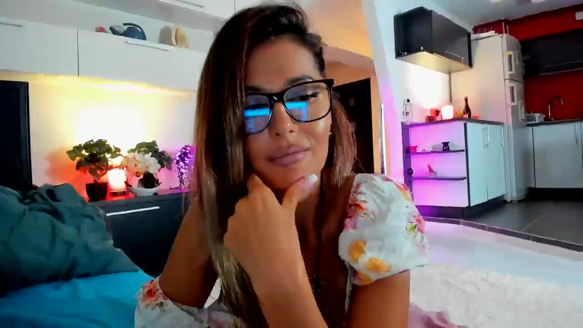 Gallery image thumbnail from SmileyTinaa's myfreecams stream on, 09/19/2025, 19:57 image 13 of 20