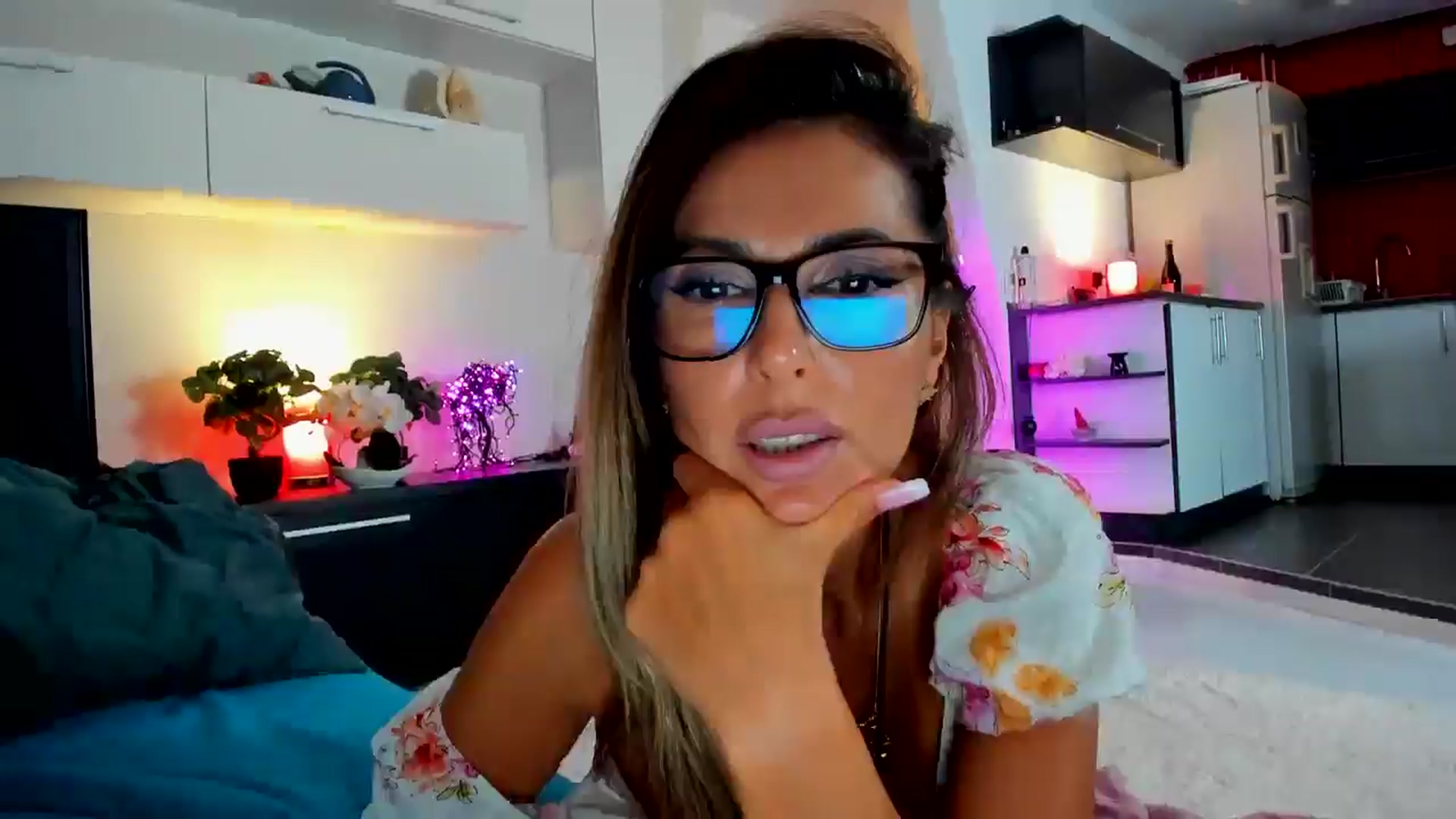 Gallery image thumbnail from SmileyTinaa's myfreecams stream on, 09/19/2025, 19:57 image 11 of 20