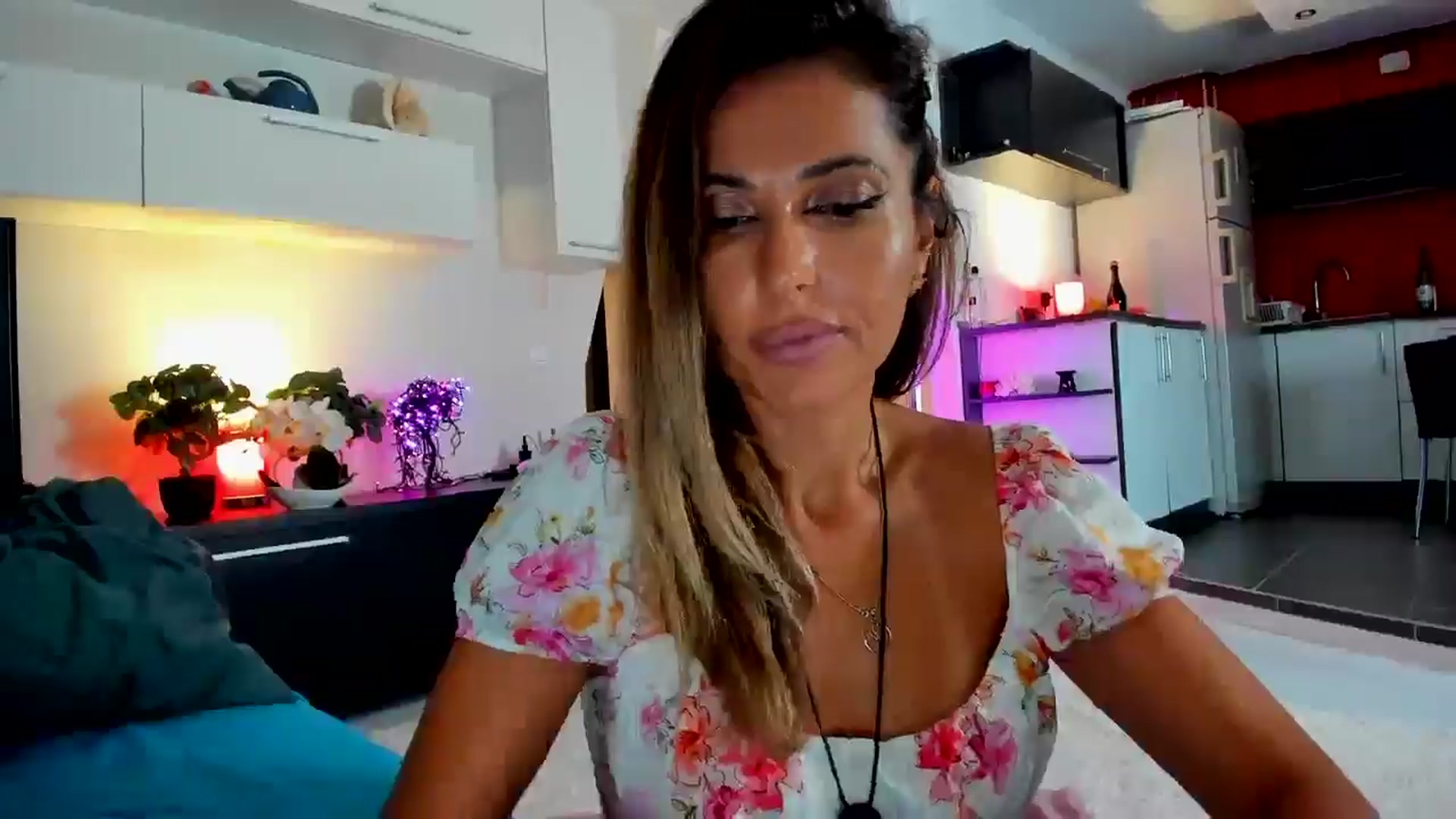 Gallery image thumbnail from SmileyTinaa's myfreecams stream on, 09/19/2025, 19:57 image 19 of 20
