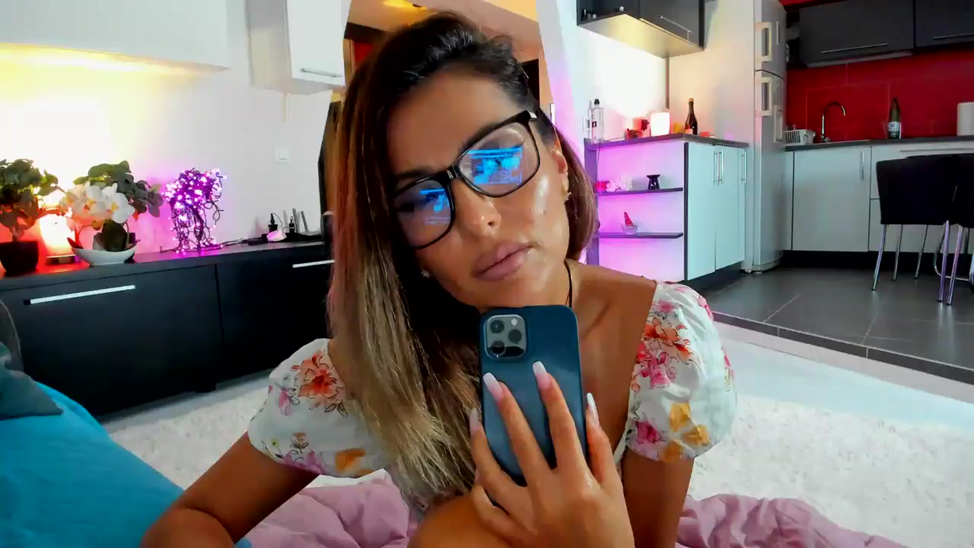 Gallery image thumbnail from SmileyTinaa's myfreecams stream on, 09/19/2025, 19:57 image 3 of 20