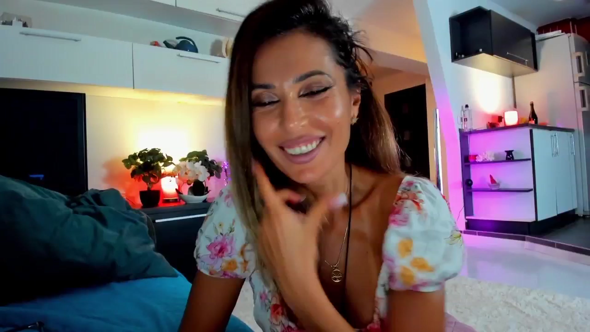 Gallery image thumbnail from SmileyTinaa's myfreecams stream on, 09/19/2025, 21:53 image 5 of 20