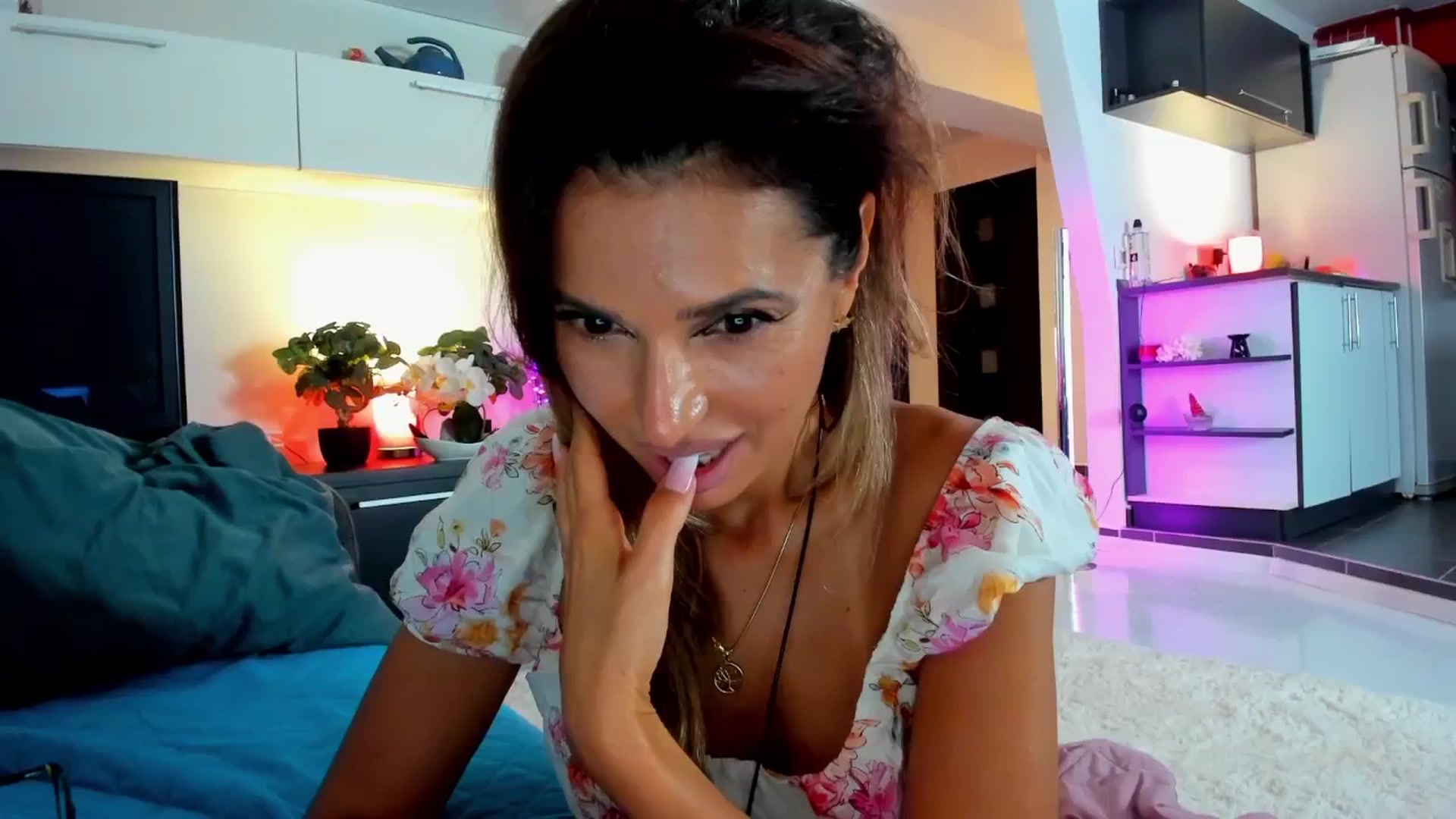 Gallery image thumbnail from SmileyTinaa's myfreecams stream on, 09/19/2025, 21:53 image 12 of 20