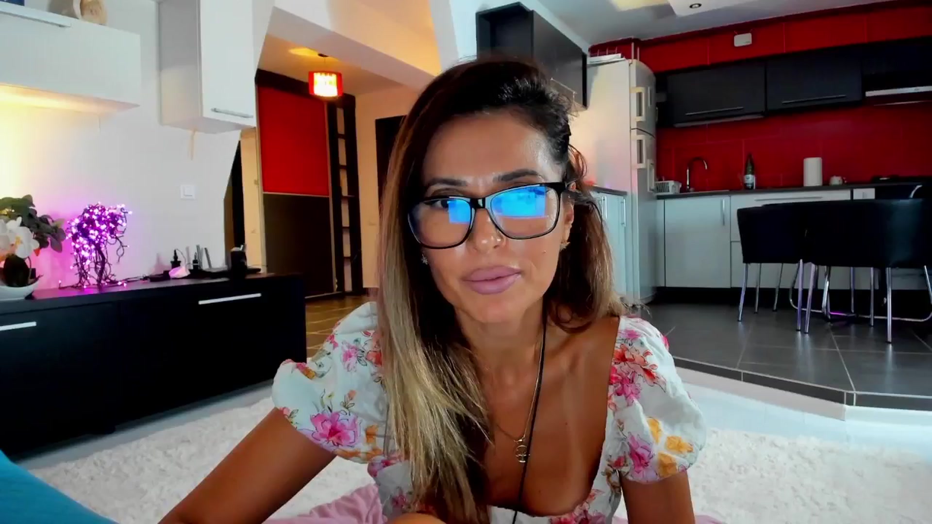 Gallery image thumbnail from SmileyTinaa's myfreecams stream on, 09/19/2025, 21:53 image 1 of 20