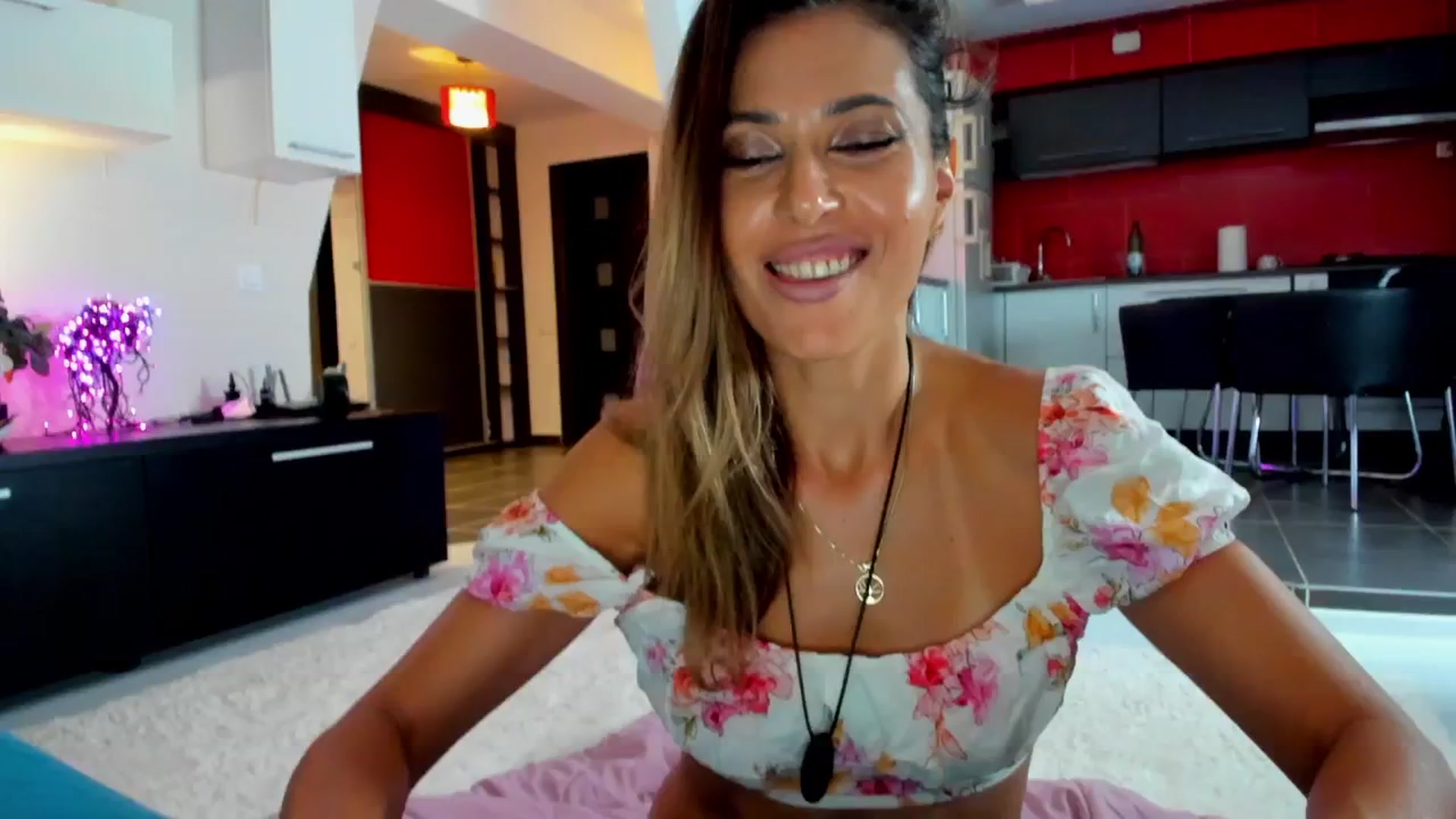 Gallery image thumbnail from SmileyTinaa's myfreecams stream on, 09/19/2025, 21:53 image 8 of 20
