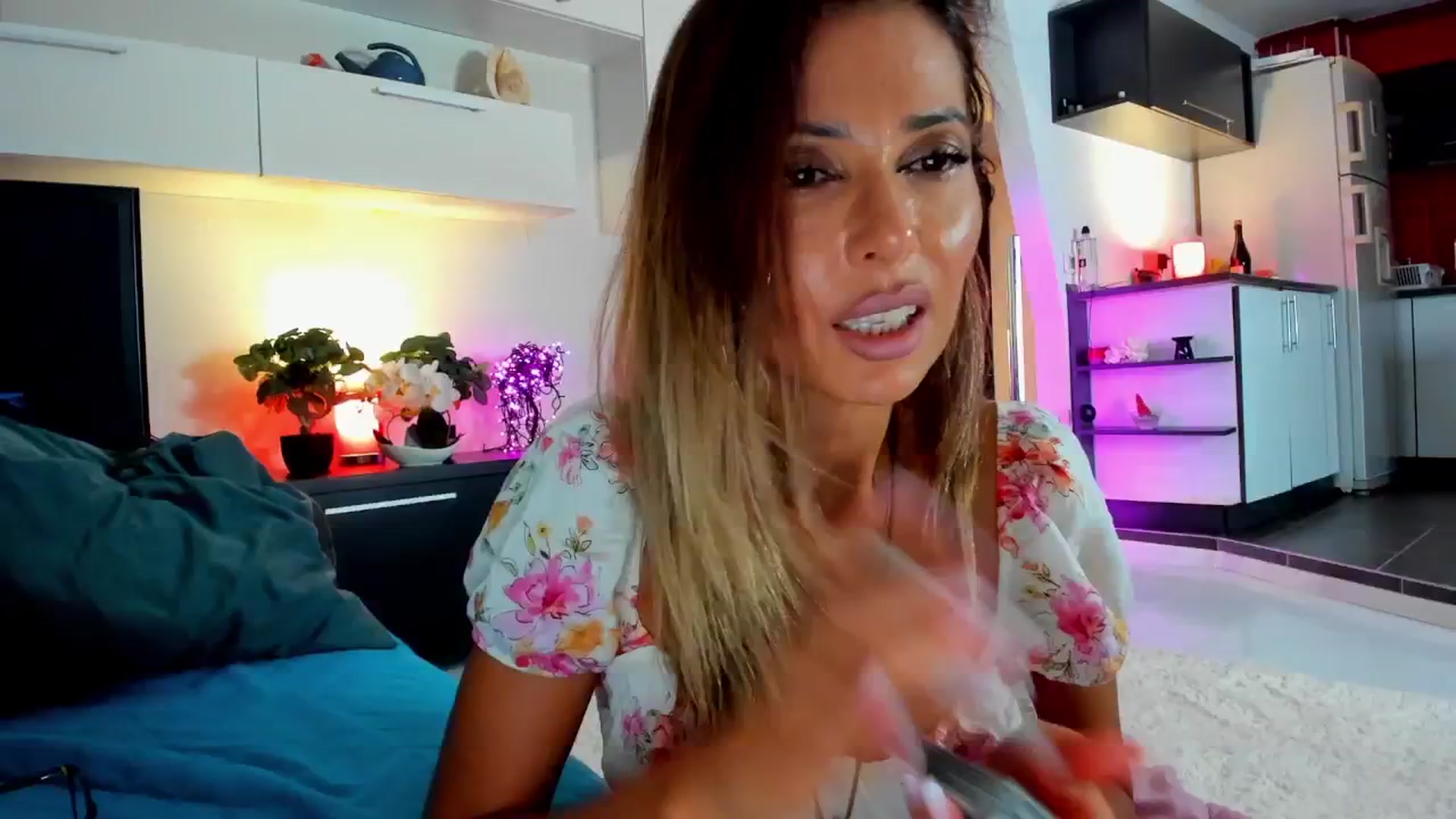 Gallery image thumbnail from SmileyTinaa's myfreecams stream on, 09/19/2025, 21:53 image 7 of 20