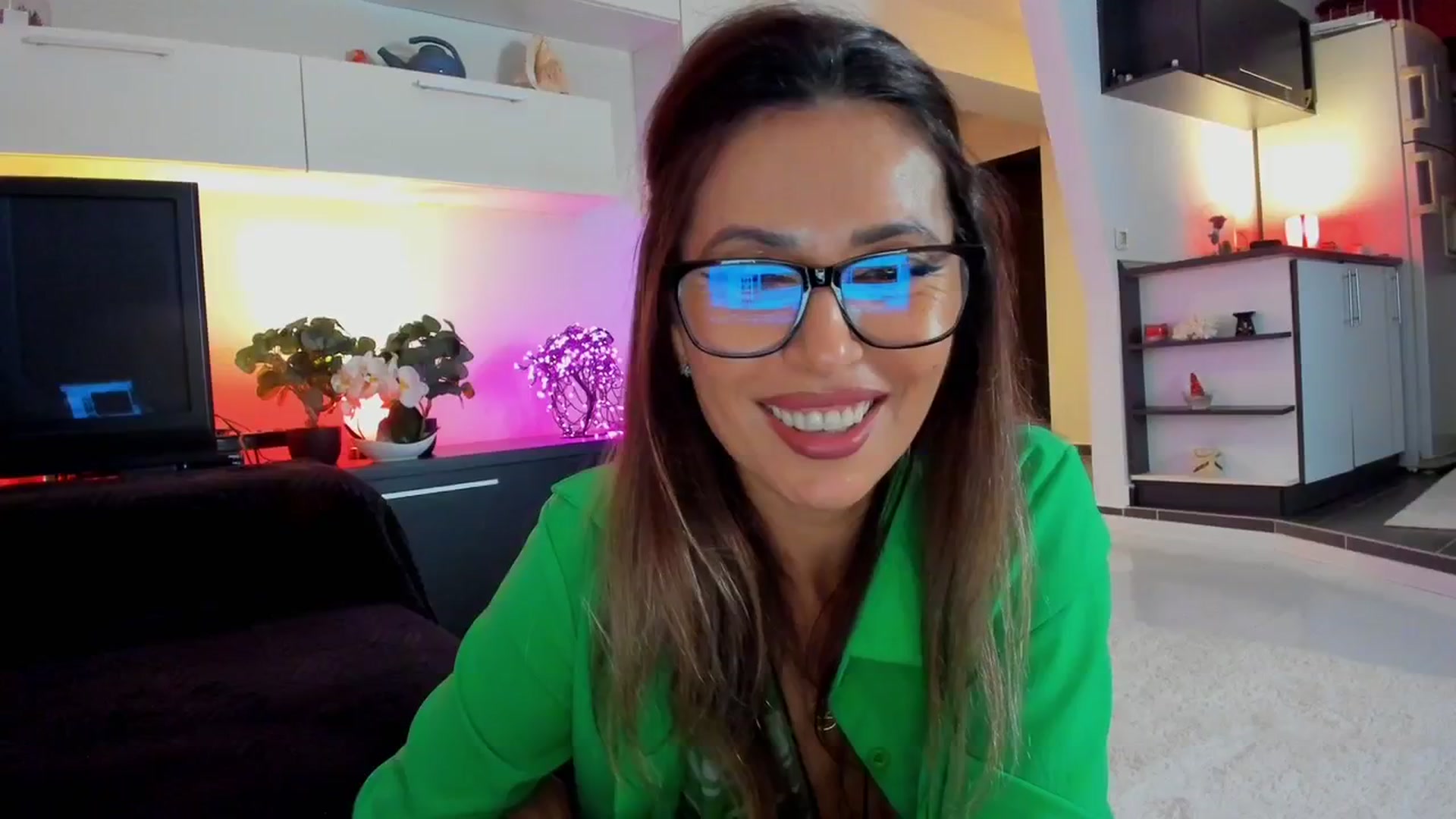Gallery image thumbnail from SmileyTinaa's myfreecams stream on, 10/03/2025, 02:30 image 2 of 20