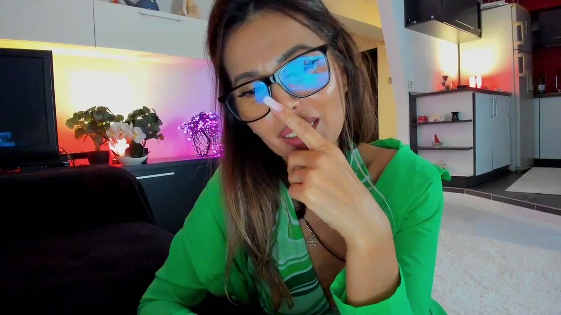 Gallery image thumbnail from SmileyTinaa's myfreecams stream on, 10/03/2025, 02:30 image 18 of 20