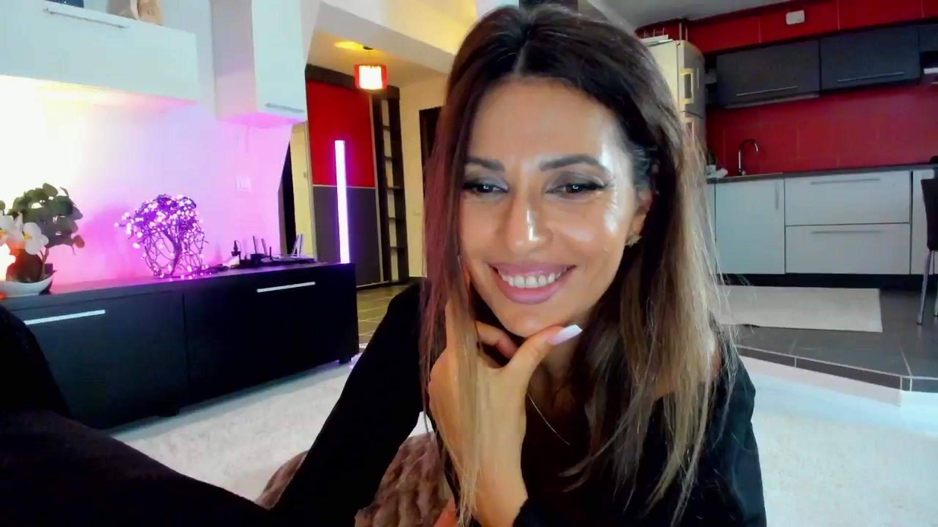 Gallery image thumbnail from SmileyTinaa's myfreecams stream on, 10/03/2025, 22:23 image 1 of 20