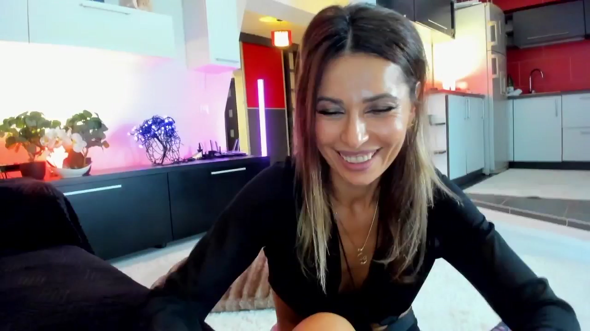Gallery image thumbnail from SmileyTinaa's myfreecams stream on, 10/04/2025, 24:01 image 3 of 20