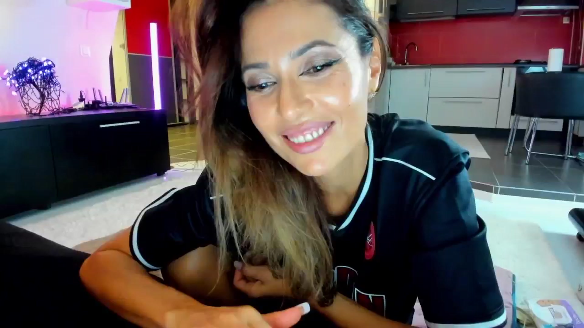 Gallery image thumbnail from SmileyTinaa's myfreecams stream on, 10/10/2025, 23:45 image 6 of 20