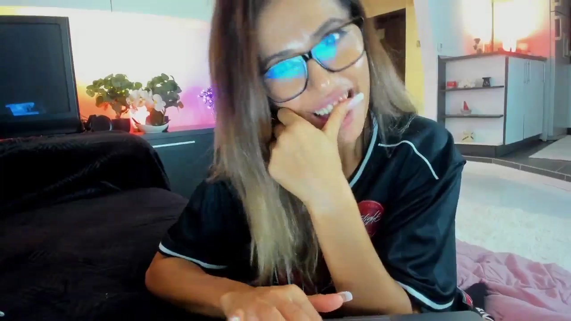 Gallery image thumbnail from SmileyTinaa's myfreecams stream on, 10/11/2025, 02:35 image 17 of 20