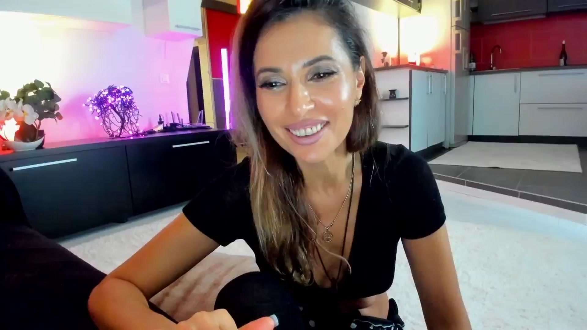 Gallery image thumbnail from SmileyTinaa's myfreecams stream on, 10/16/2025, 21:49 image 16 of 20