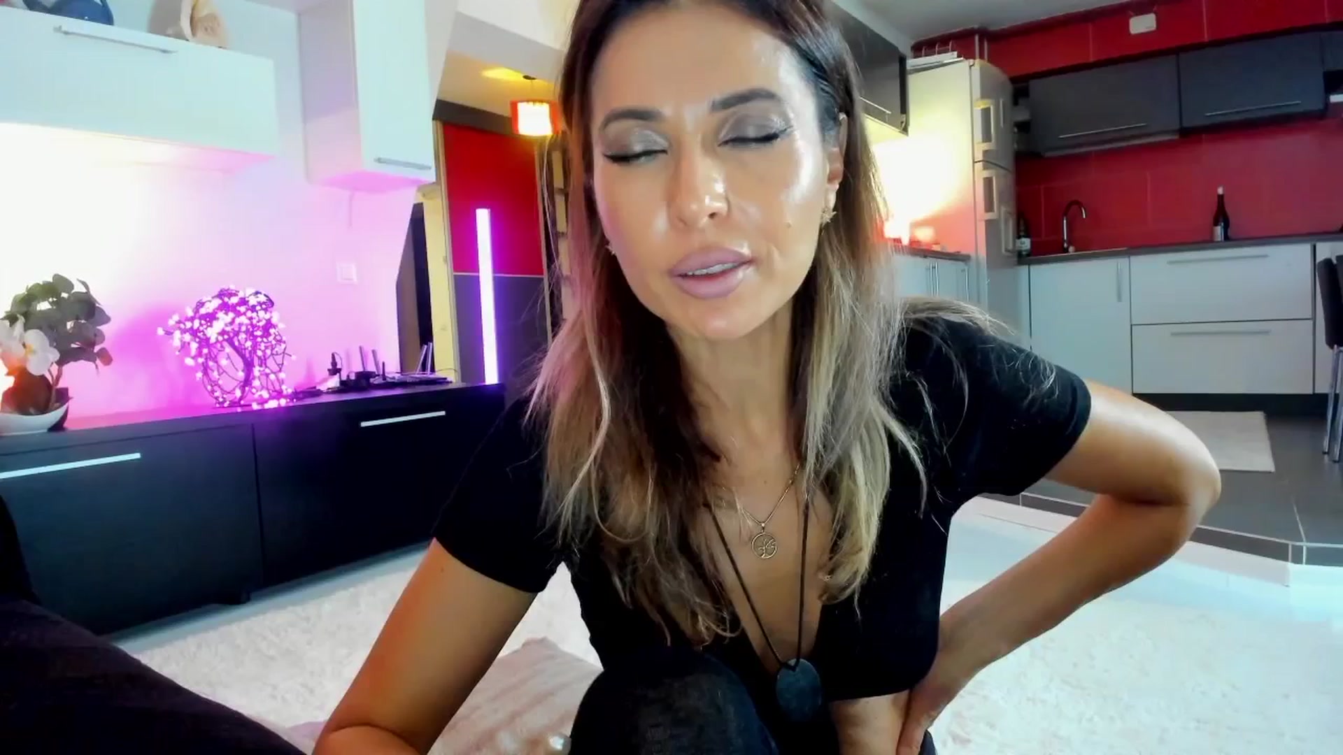 Gallery image thumbnail from SmileyTinaa's myfreecams stream on, 10/16/2025, 21:49 image 3 of 20