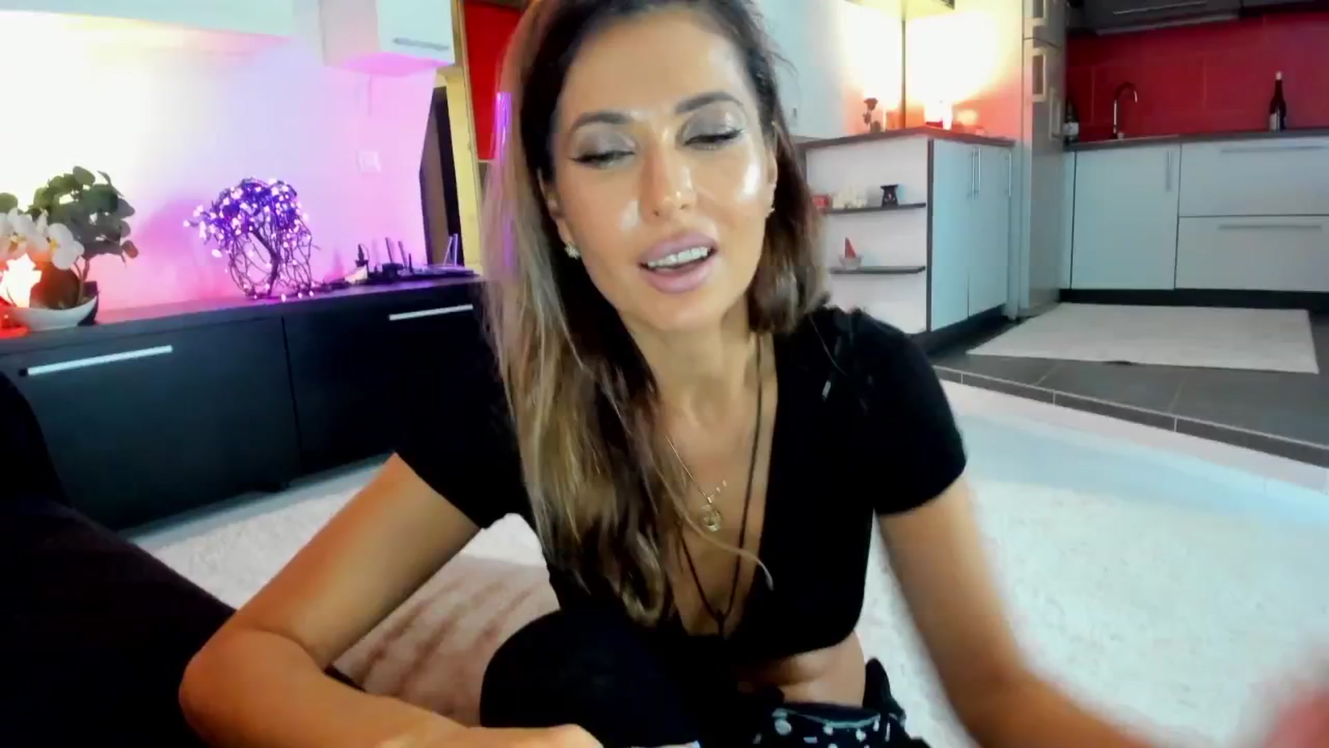Gallery image thumbnail from SmileyTinaa's myfreecams stream on, 10/16/2025, 21:49 image 17 of 20
