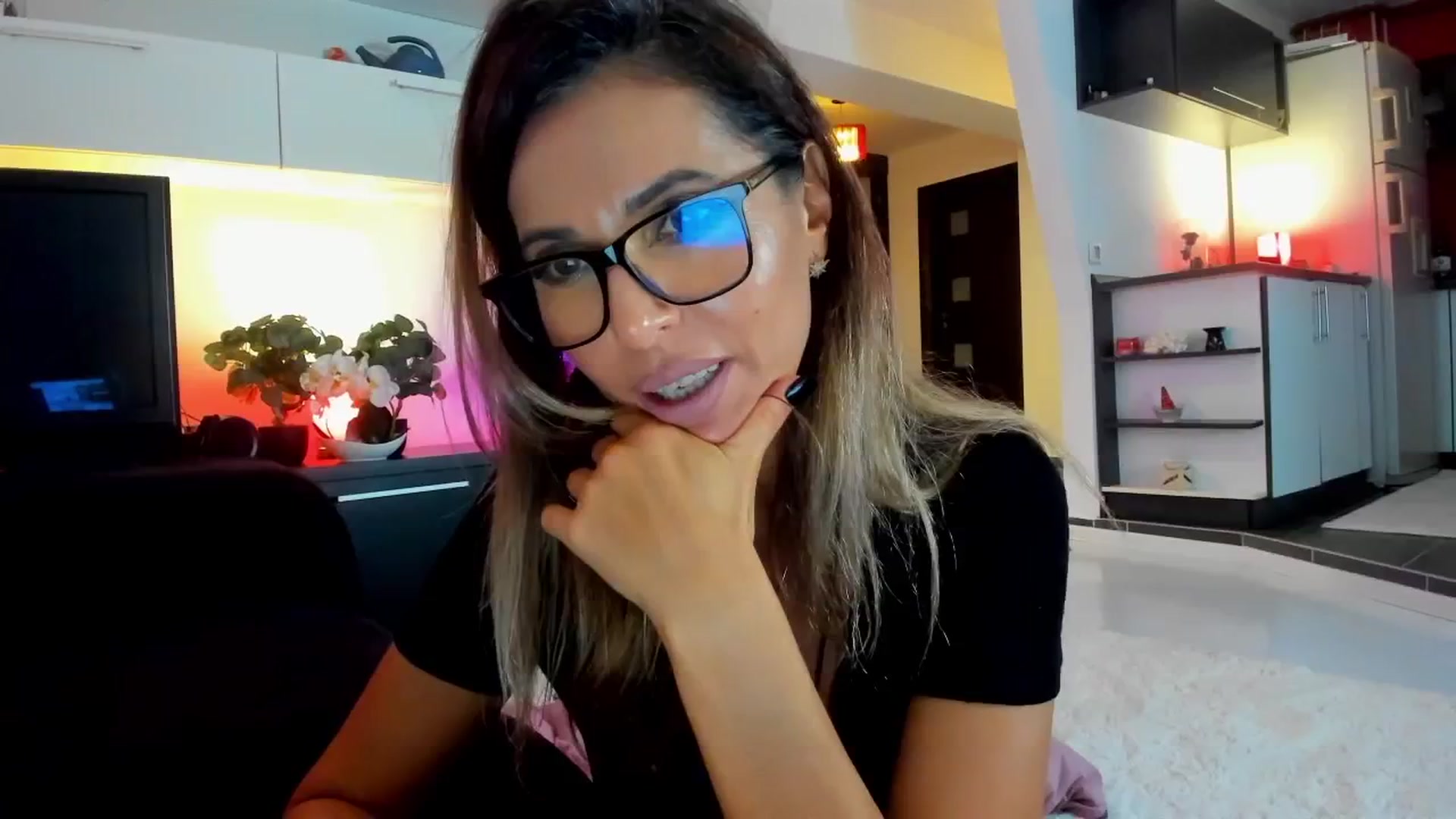 Gallery image thumbnail from SmileyTinaa's myfreecams stream on, 10/17/2025, 24:05 image 10 of 20