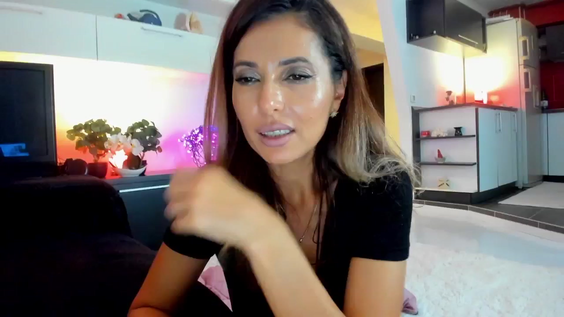 Gallery image thumbnail from SmileyTinaa's myfreecams stream on, 10/17/2025, 24:05 image 11 of 20