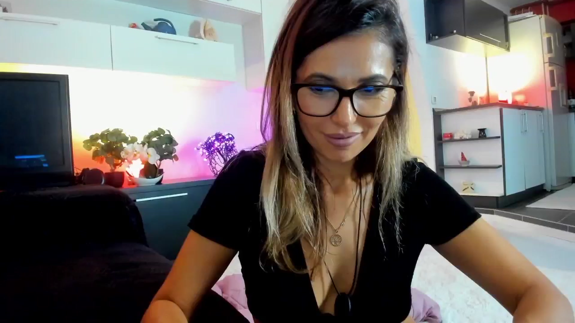 Gallery image thumbnail from SmileyTinaa's myfreecams stream on, 10/17/2025, 24:05 image 9 of 20
