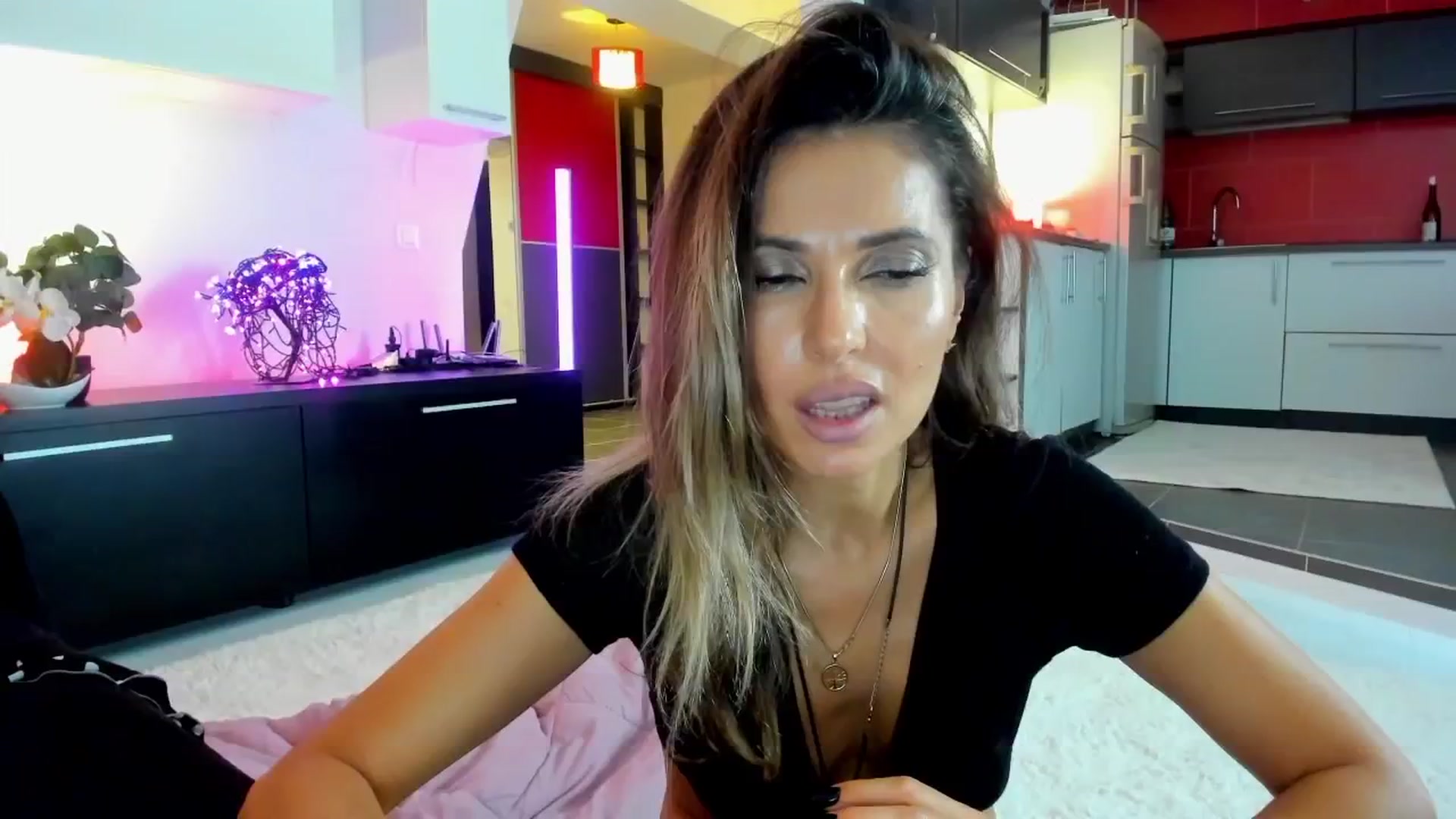 Gallery image thumbnail from SmileyTinaa's myfreecams stream on, 10/17/2025, 01:05 image 1 of 20