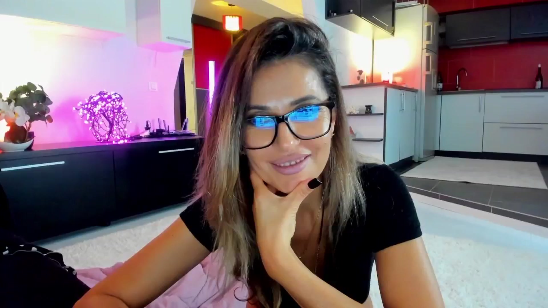 Gallery image thumbnail from SmileyTinaa's myfreecams stream on, 10/17/2025, 01:05 image 6 of 20