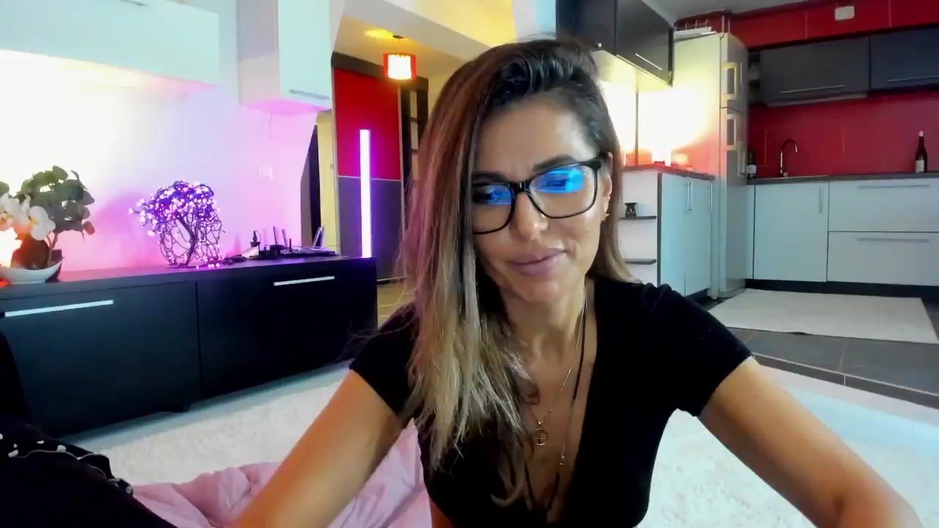 Gallery image thumbnail from SmileyTinaa's myfreecams stream on, 10/17/2025, 01:05 image 11 of 20