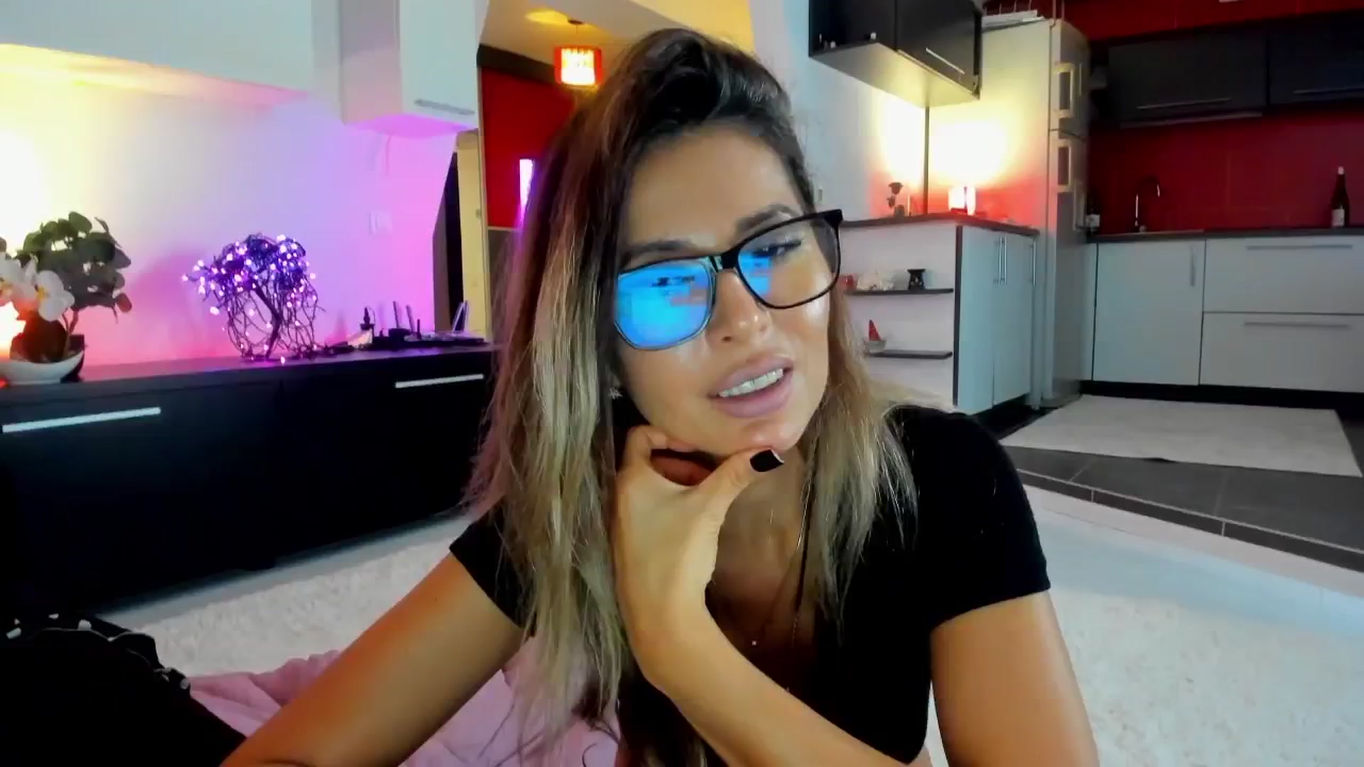 Gallery image thumbnail from SmileyTinaa's myfreecams stream on, 10/17/2025, 01:05 image 4 of 20