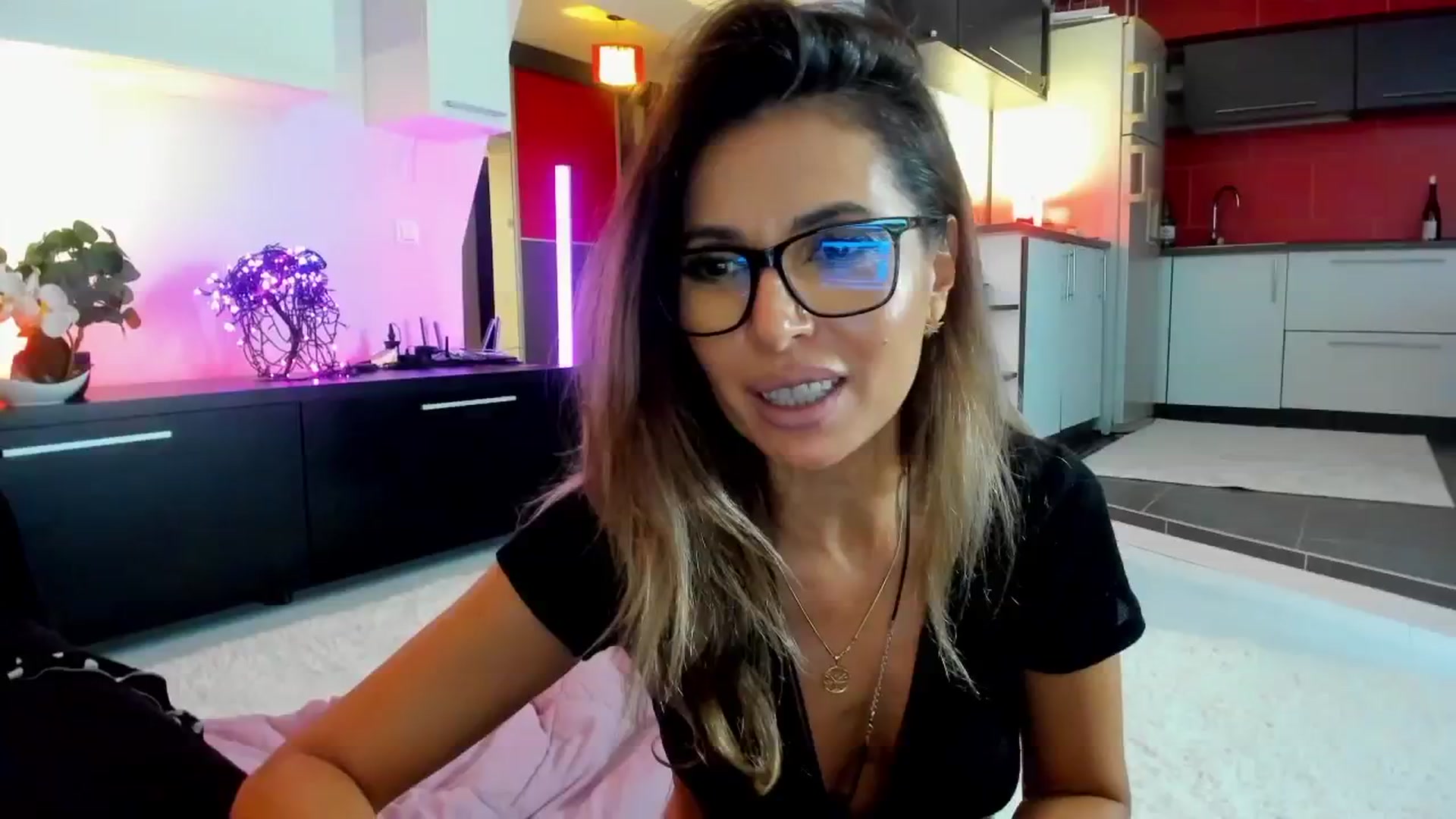 Gallery image thumbnail from SmileyTinaa's myfreecams stream on, 10/17/2025, 01:05 image 3 of 20