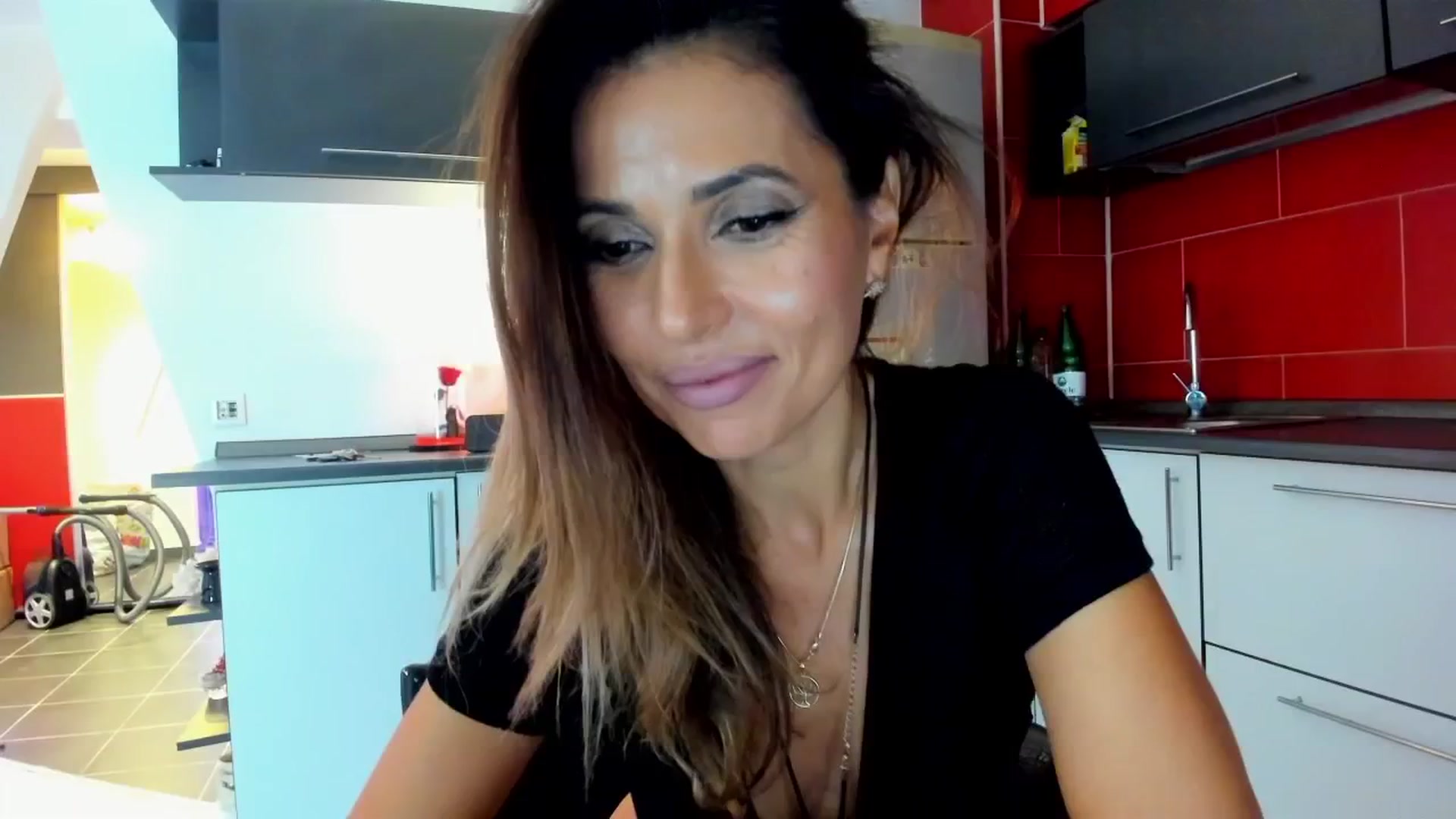 Gallery image thumbnail from SmileyTinaa's myfreecams stream on, 10/17/2025, 01:05 image 19 of 20