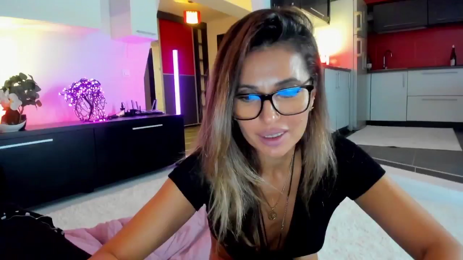 Gallery image thumbnail from SmileyTinaa's myfreecams stream on, 10/17/2025, 01:05 image 5 of 20