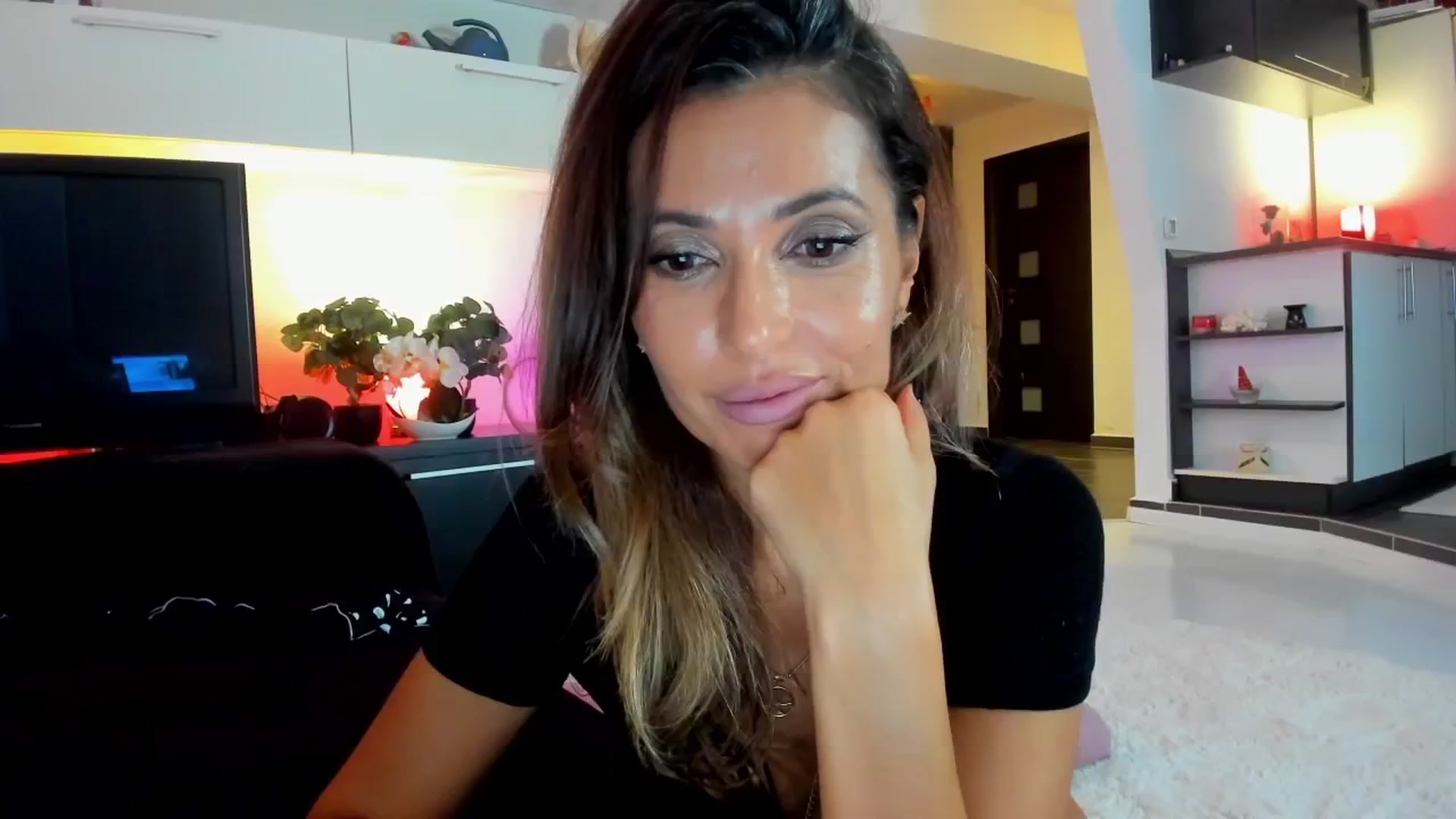 Gallery image thumbnail from SmileyTinaa's myfreecams stream on, 10/17/2025, 01:56 image 7 of 20
