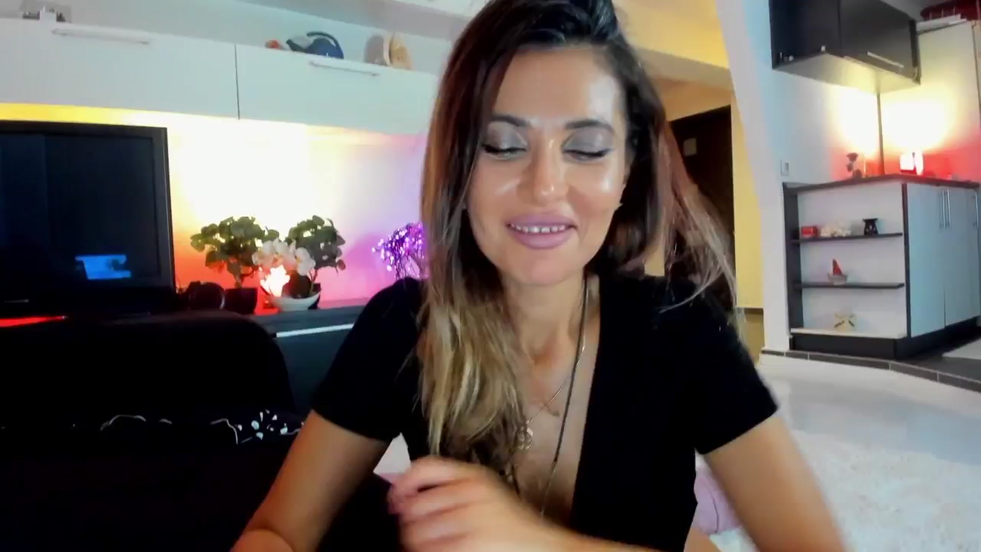 Gallery image thumbnail from SmileyTinaa's myfreecams stream on, 10/17/2025, 01:56 image 8 of 20