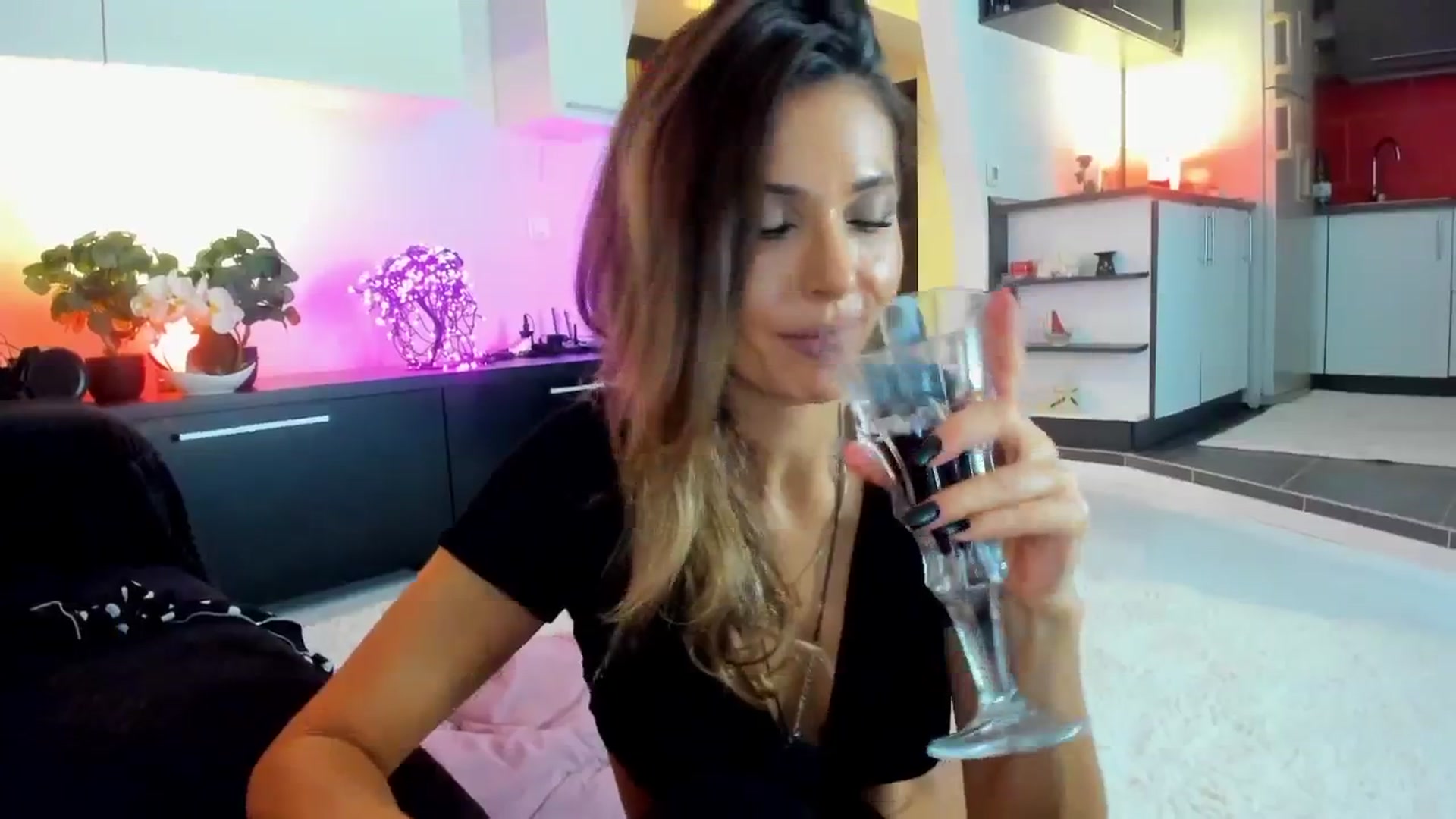 Gallery image thumbnail from SmileyTinaa's myfreecams stream on, 10/17/2025, 01:56 image 19 of 20