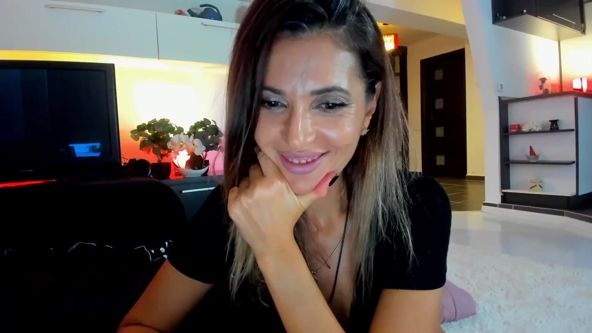 Gallery image thumbnail from SmileyTinaa's myfreecams stream on, 10/17/2025, 01:56 image 10 of 20