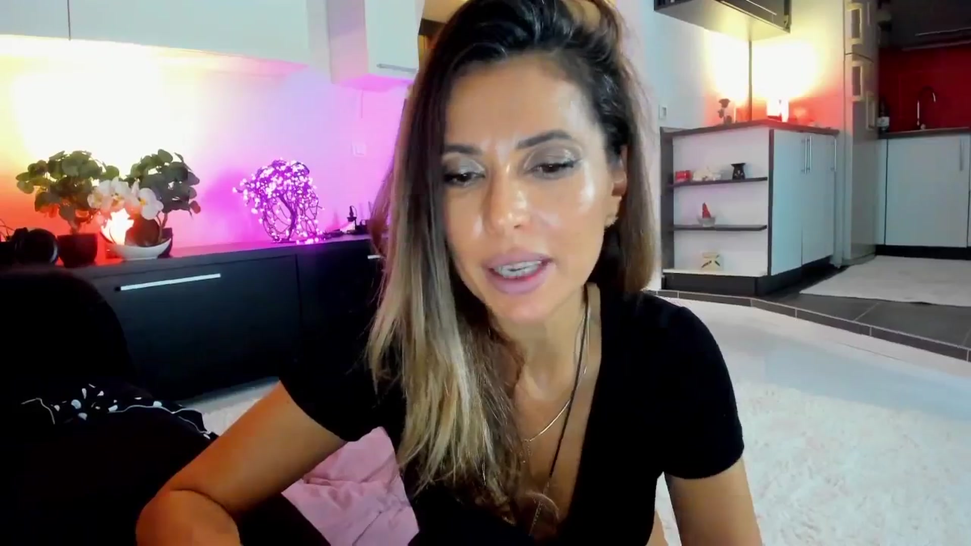Gallery image thumbnail from SmileyTinaa's myfreecams stream on, 10/17/2025, 01:56 image 20 of 20