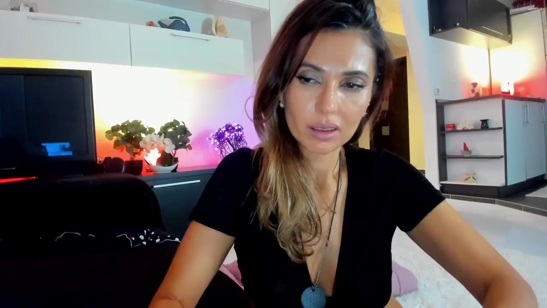 Gallery image thumbnail from SmileyTinaa's myfreecams stream on, 10/17/2025, 01:56 image 5 of 20