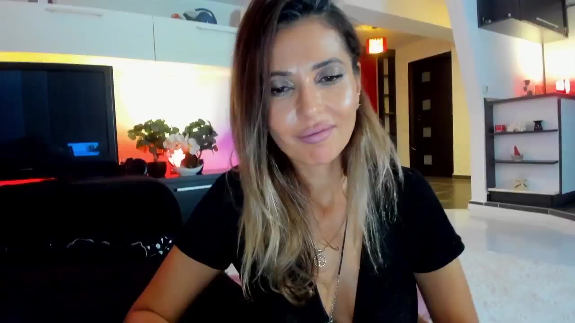 Gallery image thumbnail from SmileyTinaa's myfreecams stream on, 10/17/2025, 01:56 image 11 of 20