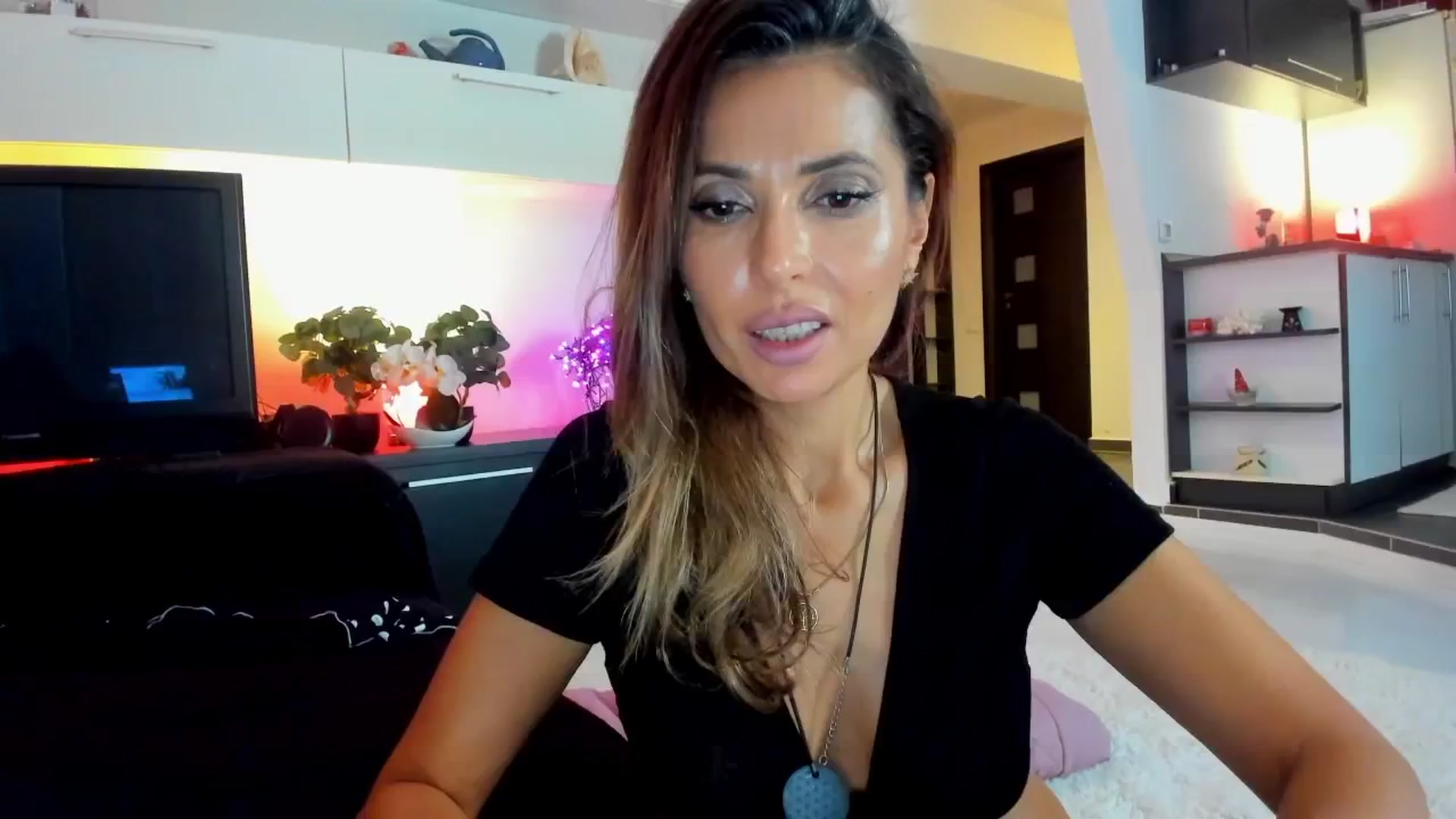 Gallery image thumbnail from SmileyTinaa's myfreecams stream on, 10/17/2025, 01:56 image 4 of 20