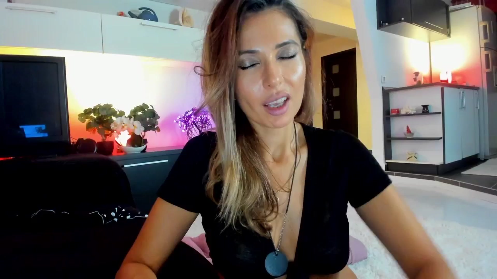 Gallery image thumbnail from SmileyTinaa's myfreecams stream on, 10/17/2025, 01:56 image 2 of 20