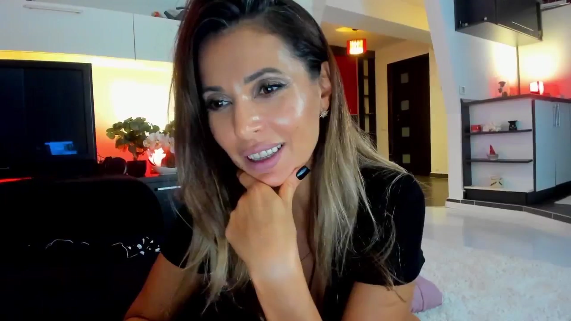Gallery image thumbnail from SmileyTinaa's myfreecams stream on, 10/17/2025, 01:56 image 16 of 20