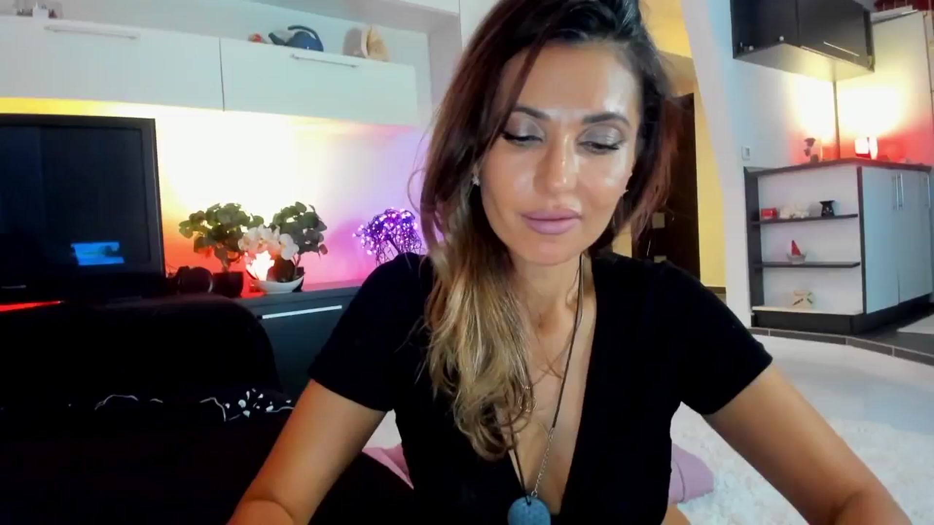 Gallery image thumbnail from SmileyTinaa's myfreecams stream on, 10/17/2025, 01:56 image 6 of 20