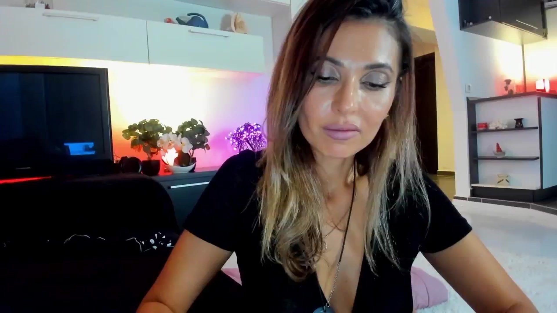 Gallery image thumbnail from SmileyTinaa's myfreecams stream on, 10/17/2025, 01:56 image 9 of 20