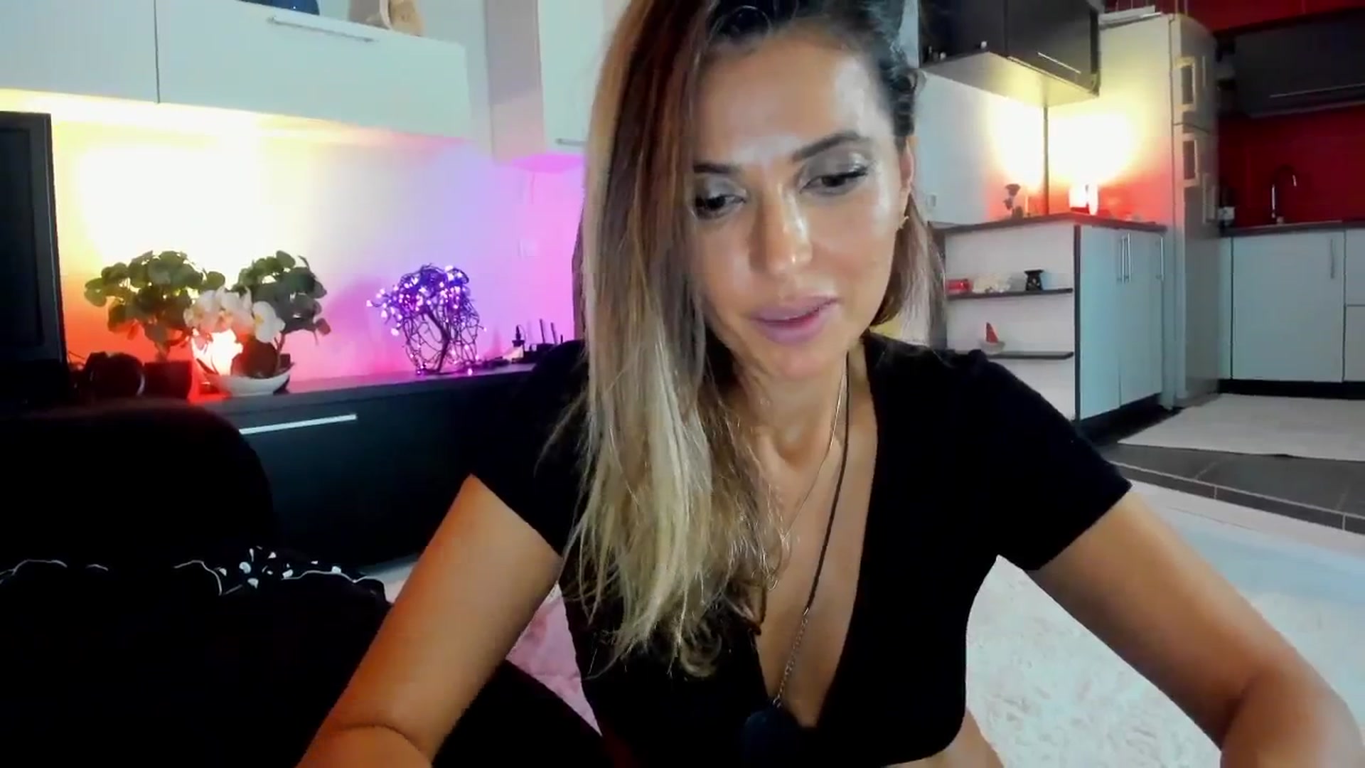 Gallery image thumbnail from SmileyTinaa's myfreecams stream on, 10/17/2025, 03:19 image 14 of 20